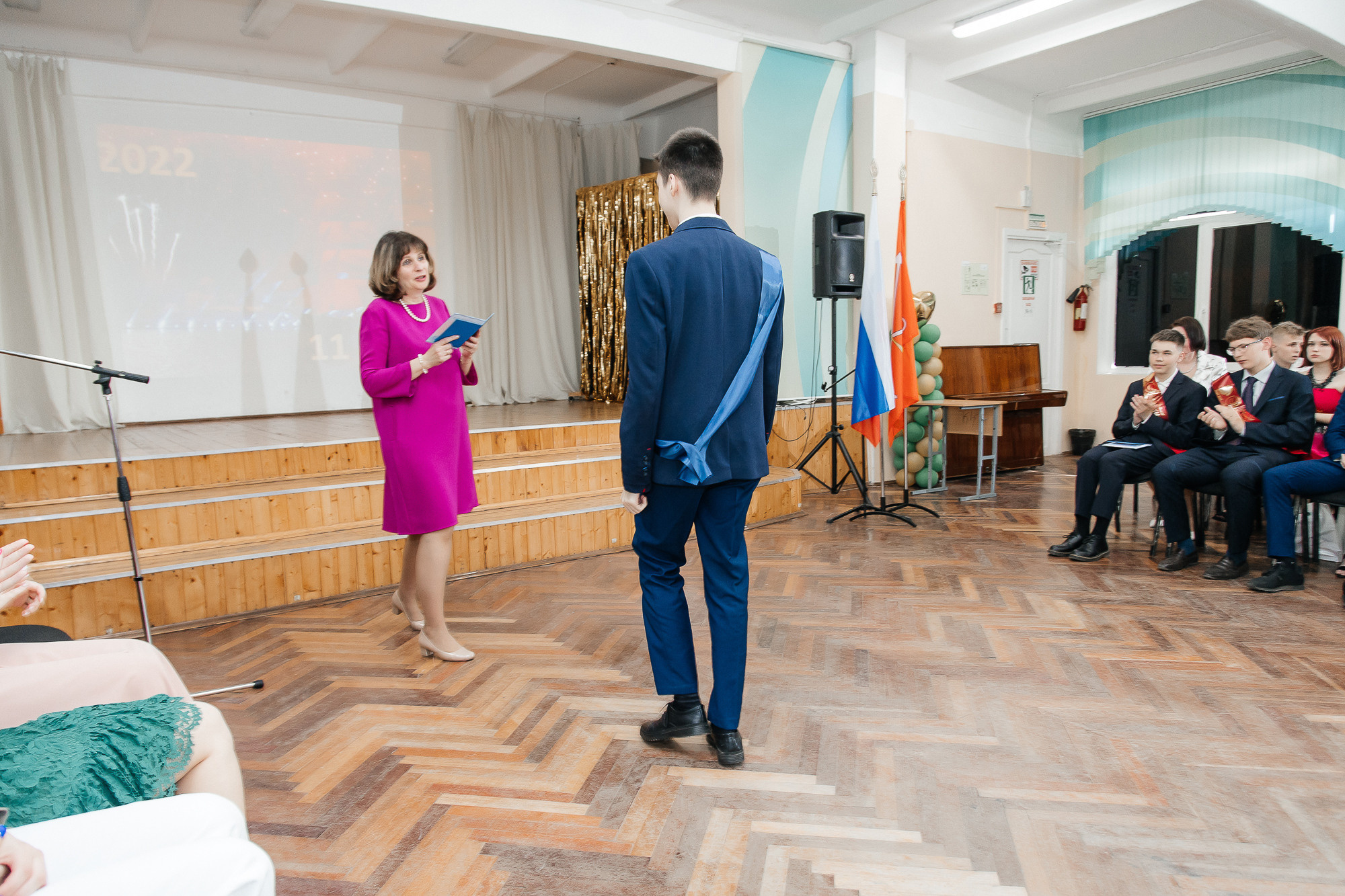 101 лицей — Вручение аттестатов (23 июня 2022). Свадебный и семейный фотограф Крамар Наталья