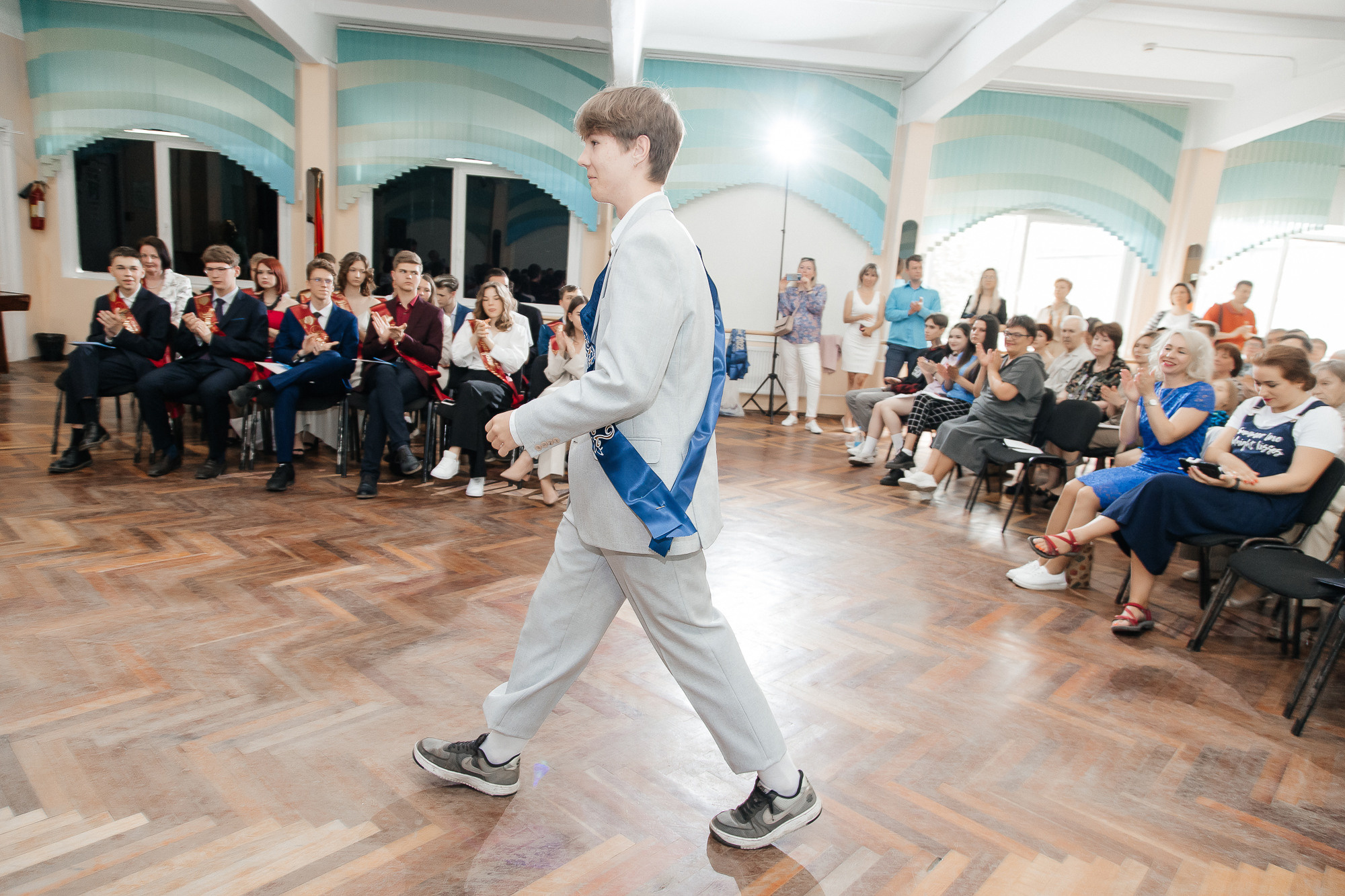 101 лицей — Вручение аттестатов (23 июня 2022). Свадебный и семейный фотограф Крамар Наталья