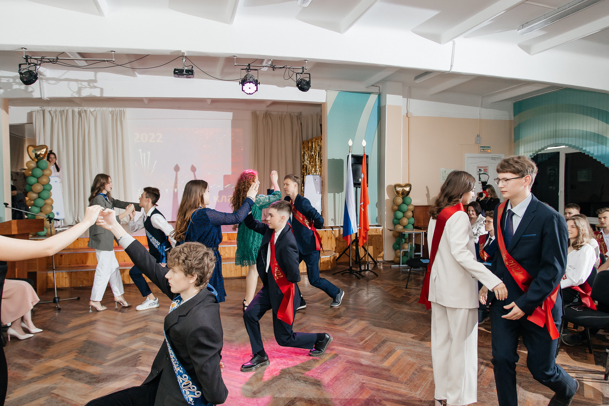 101 лицей — Вручение аттестатов (23 июня 2022). Свадебный и семейный фотограф Крамар Наталья