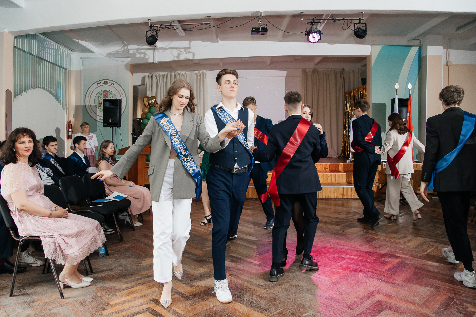 101 лицей — Вручение аттестатов (23 июня 2022). Свадебный и семейный фотограф Крамар Наталья