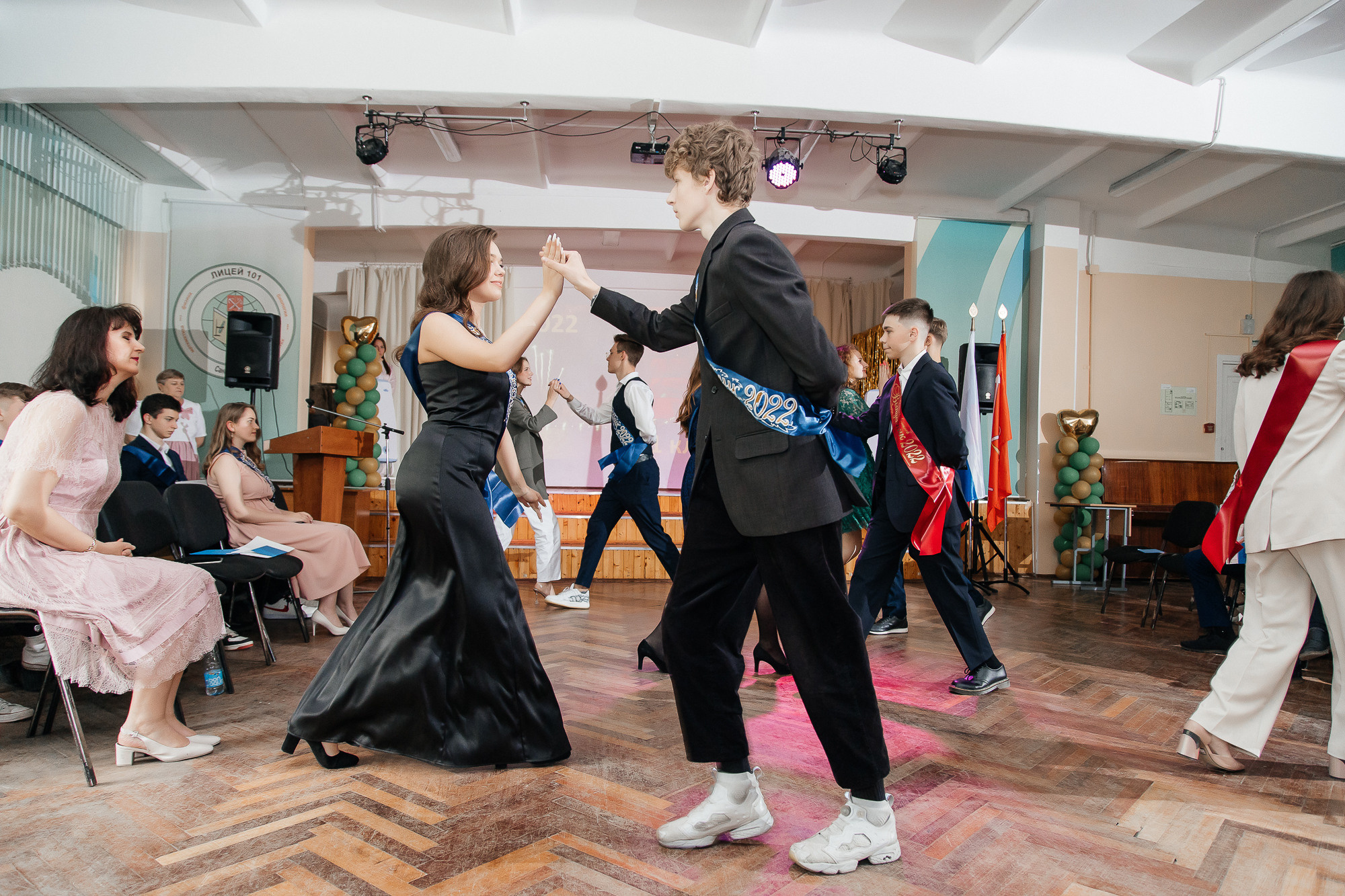 101 лицей — Вручение аттестатов (23 июня 2022). Свадебный и семейный фотограф Крамар Наталья