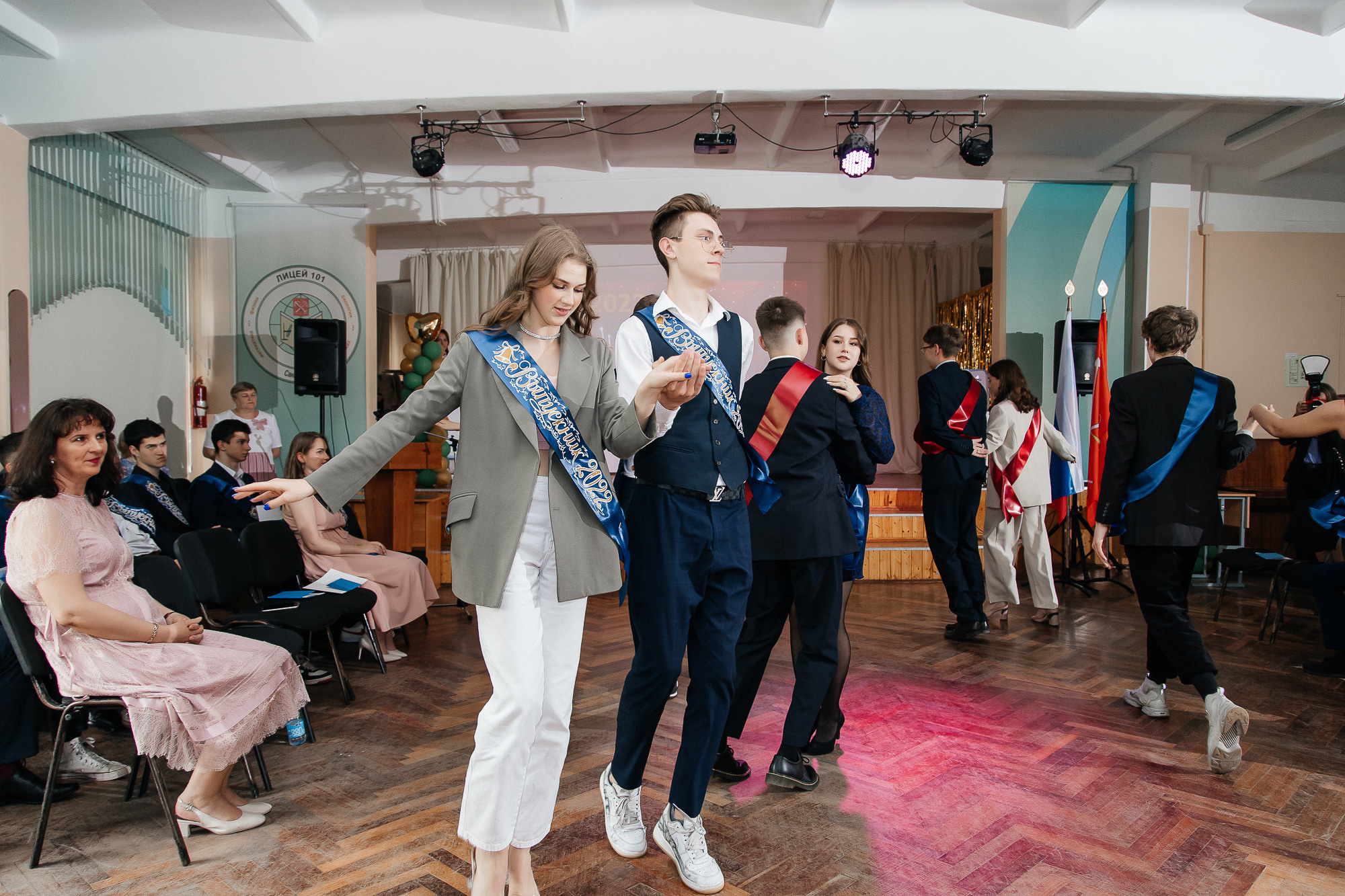 101 лицей — Вручение аттестатов (23 июня 2022). Свадебный и семейный фотограф Крамар Наталья