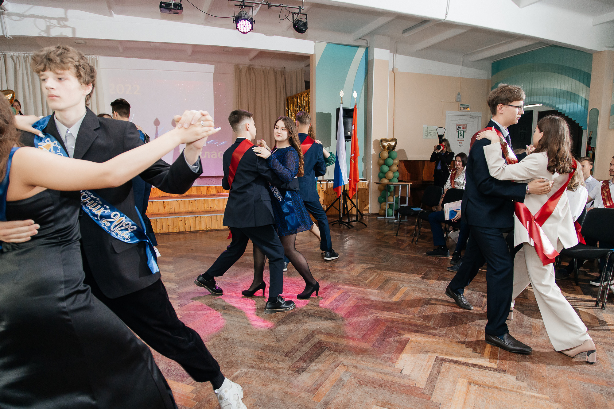 101 лицей — Вручение аттестатов (23 июня 2022). Свадебный и семейный фотограф Крамар Наталья