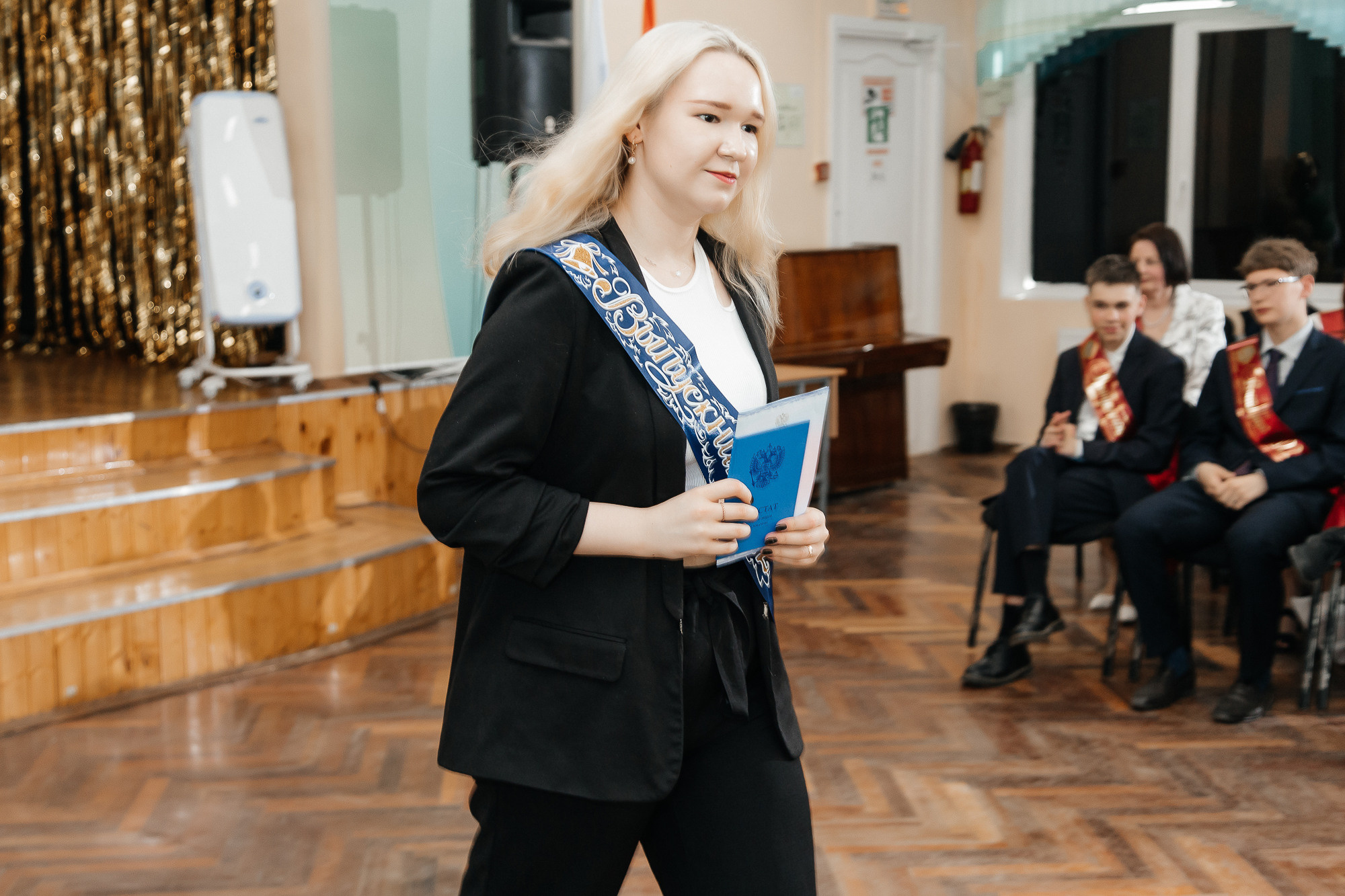 101 лицей — Вручение аттестатов (23 июня 2022). Свадебный и семейный фотограф Крамар Наталья