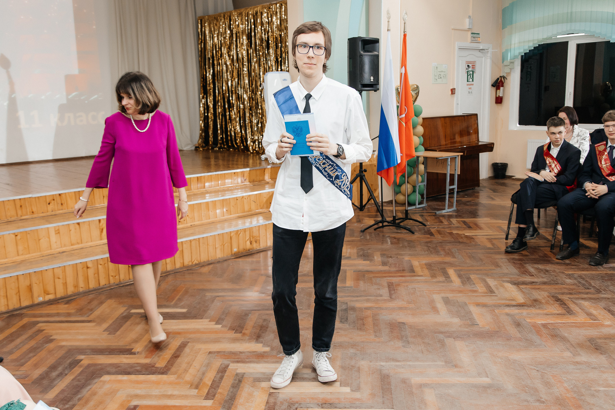 101 лицей — Вручение аттестатов (23 июня 2022). Свадебный и семейный фотограф Крамар Наталья