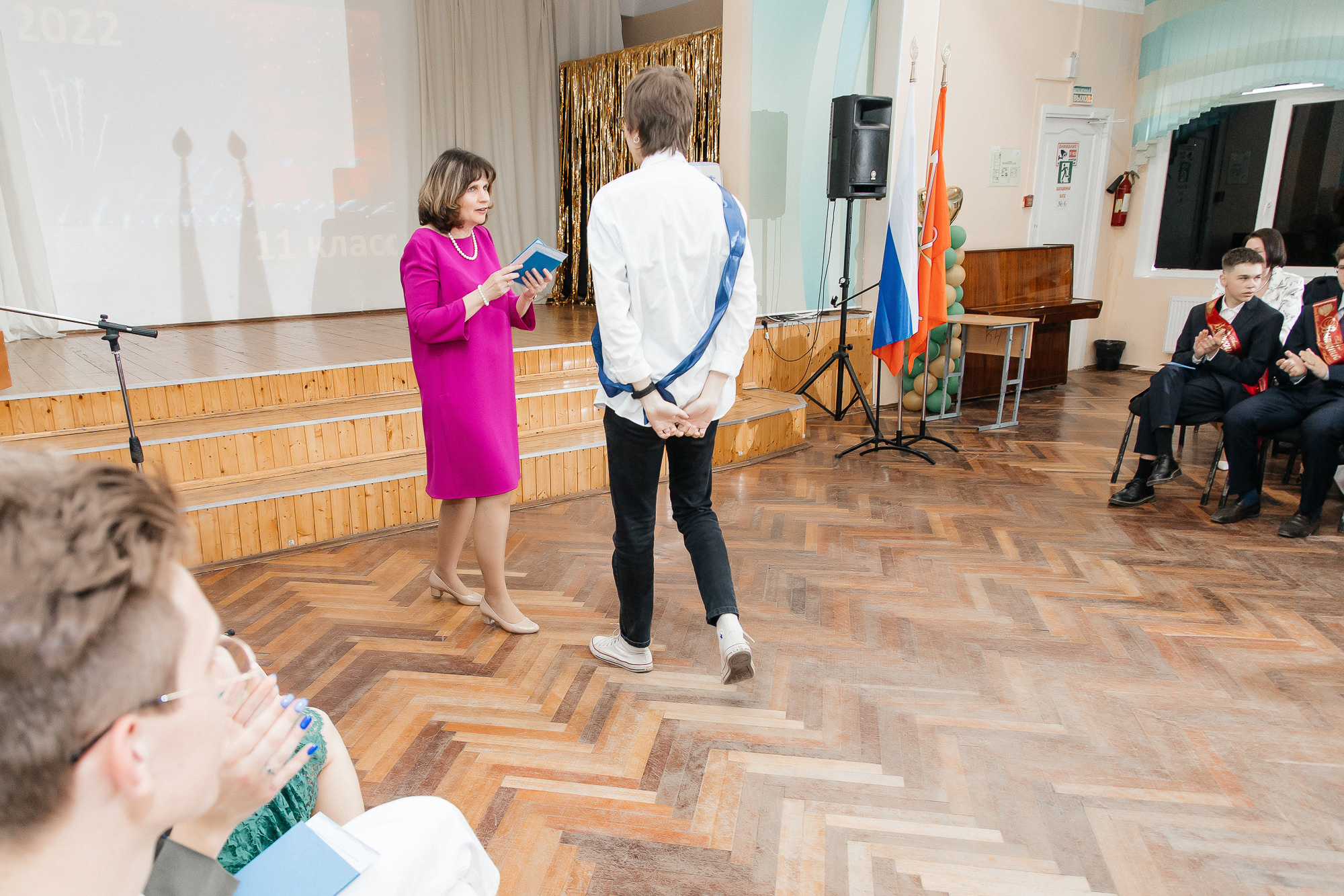 101 лицей — Вручение аттестатов (23 июня 2022). Свадебный и семейный фотограф Крамар Наталья