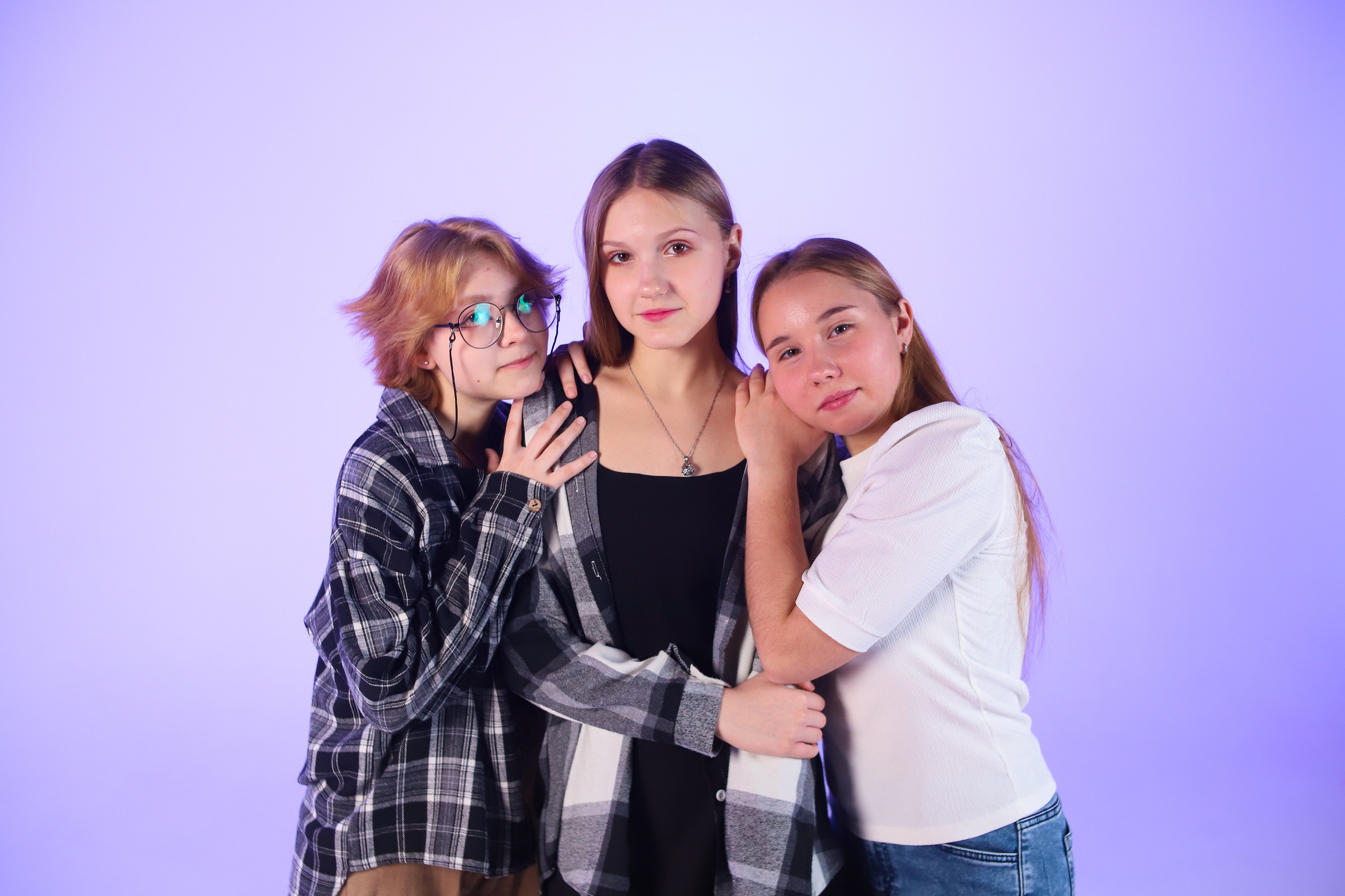 9 Класс в студии с неоном и белой циклорамой. Фотограф в Сургуте Брызгунова Анастасия