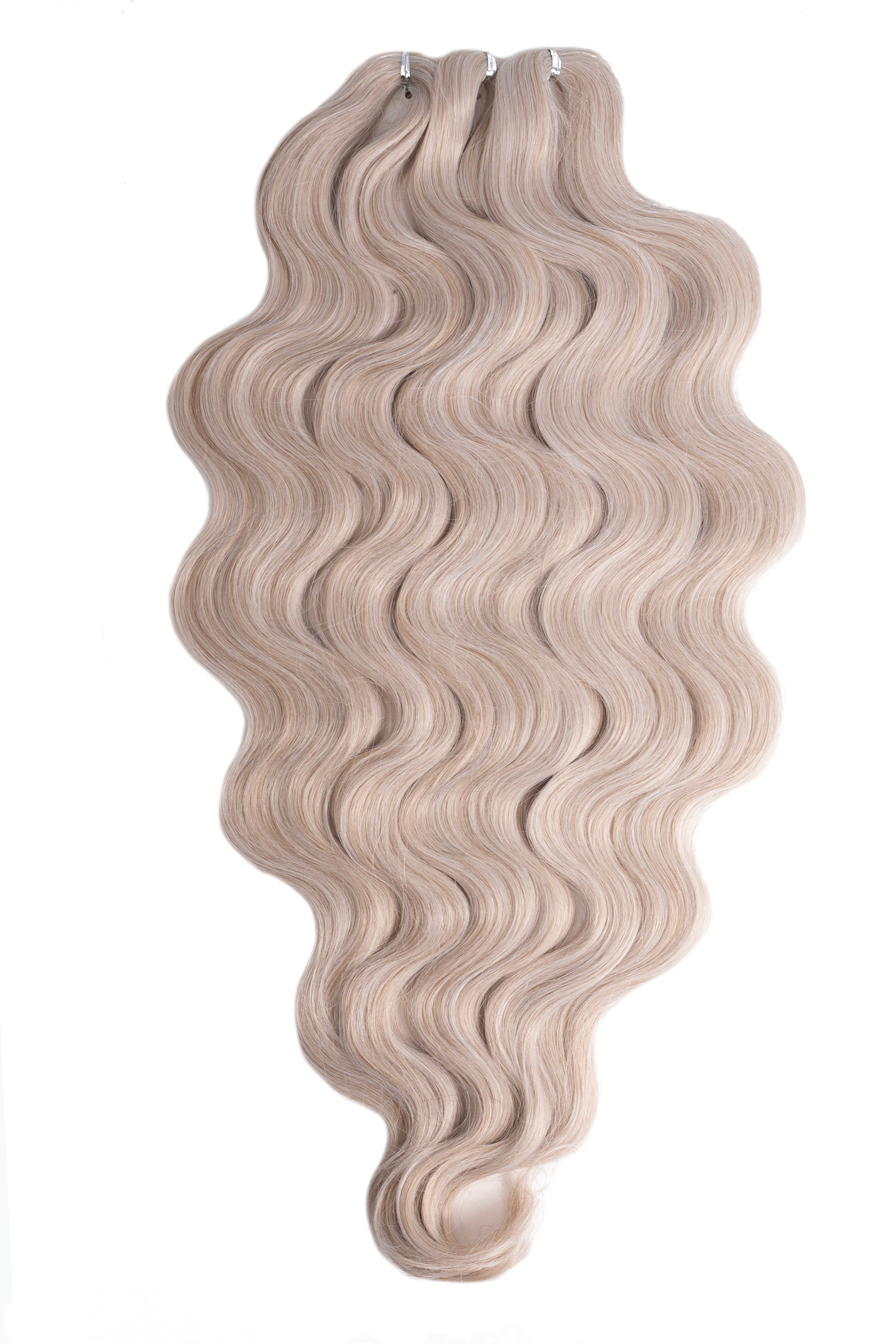 Предметная съёмка — накладные волосы волнистые, светло-русые.