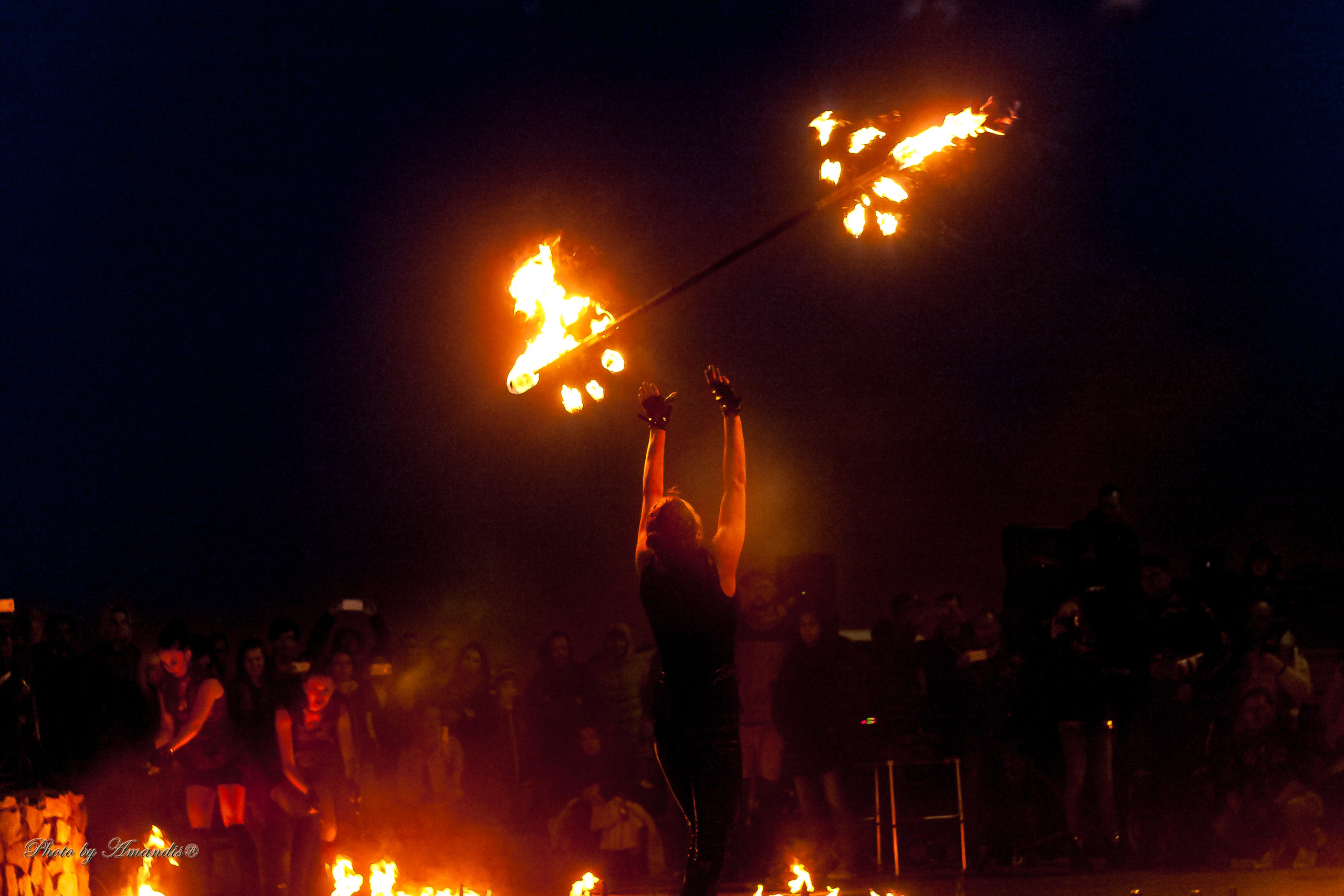 Огненное шоу у памятника «Здесь начинается Россия». Камчатка. Май 2017. Репортажная съемка в Москве и области. Анималистика