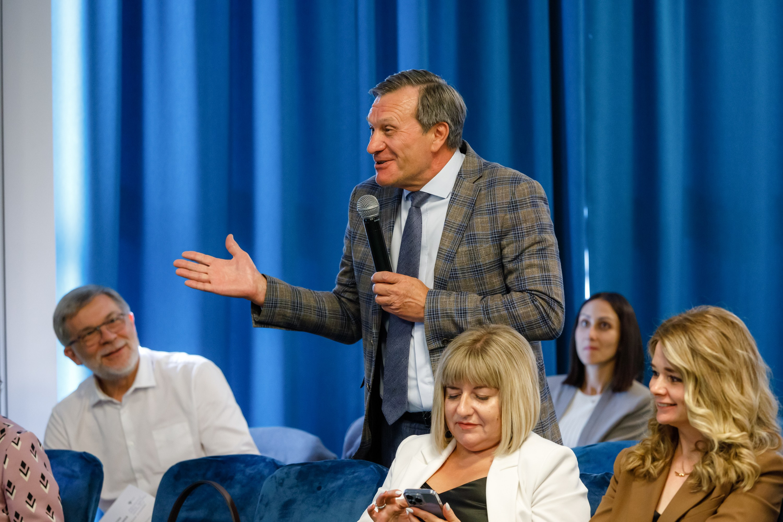 Конференция. COSMOS. Свадебный фотограф в Ярославле Анастасия Архипова