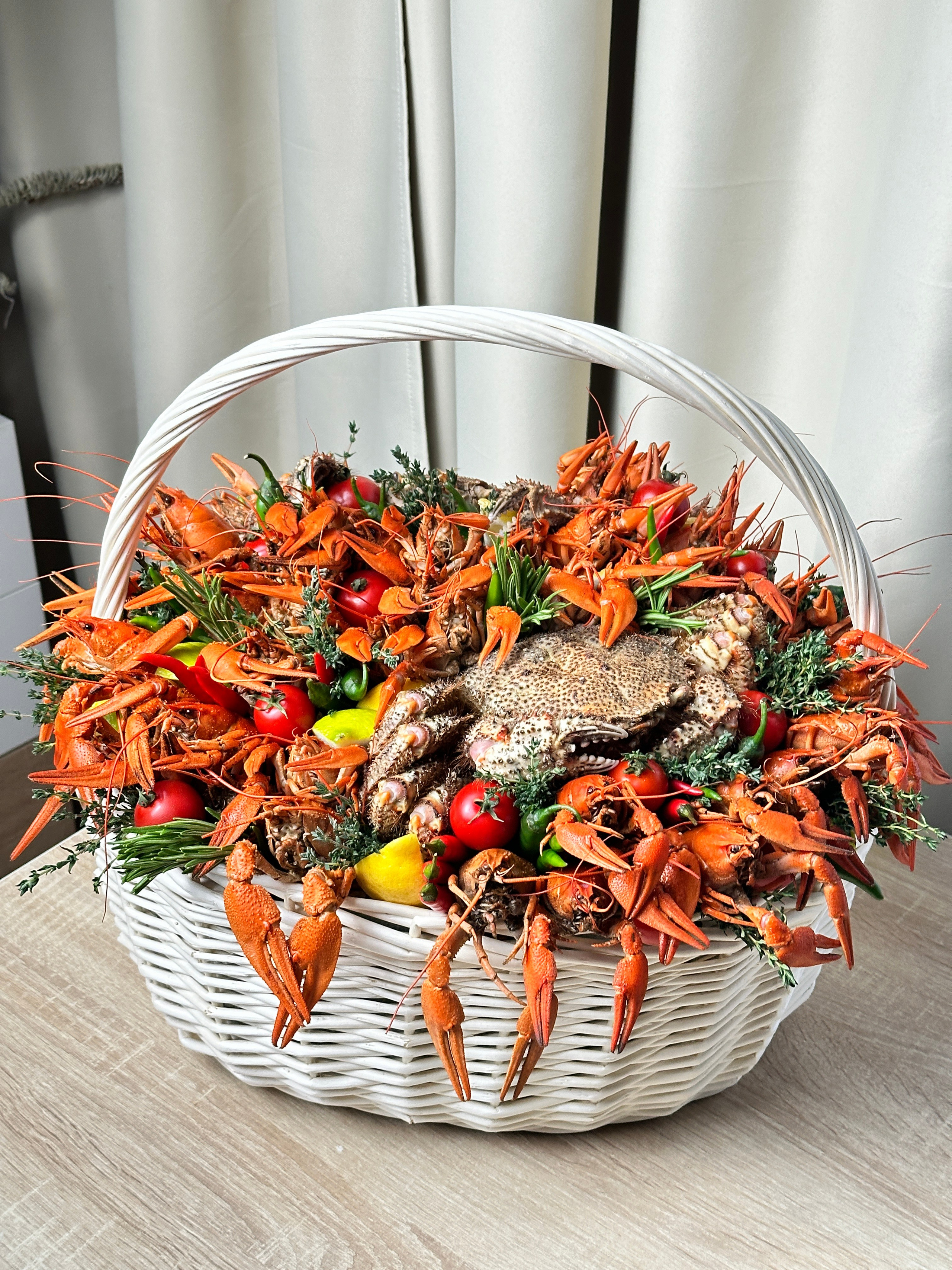 Корзины. Выездной кейтеринг, съедобные букеты, торты и сладости на заказ