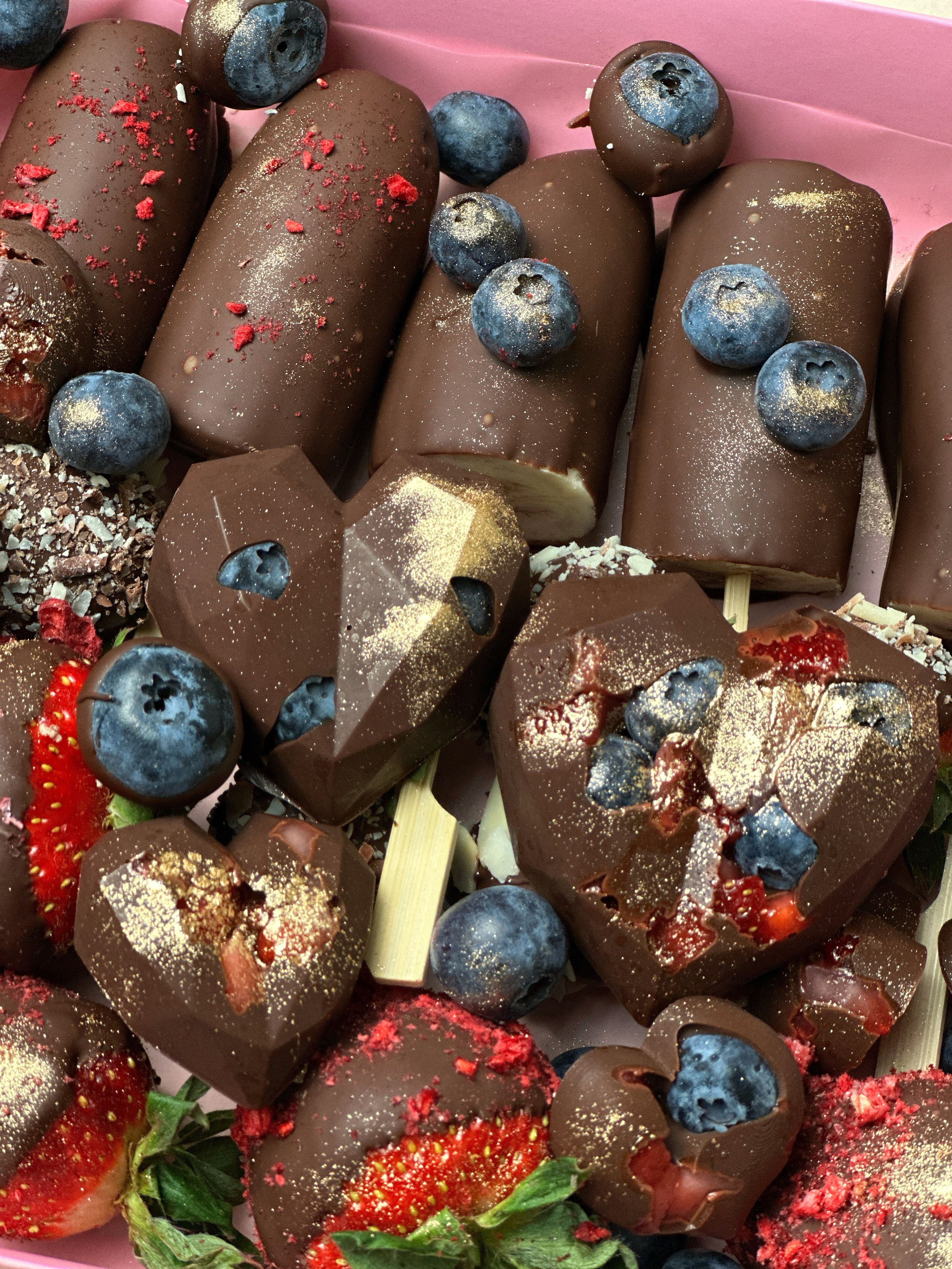 Ягоды в шоколаде. Выездной кейтеринг, съедобные букеты, торты и сладости на заказ