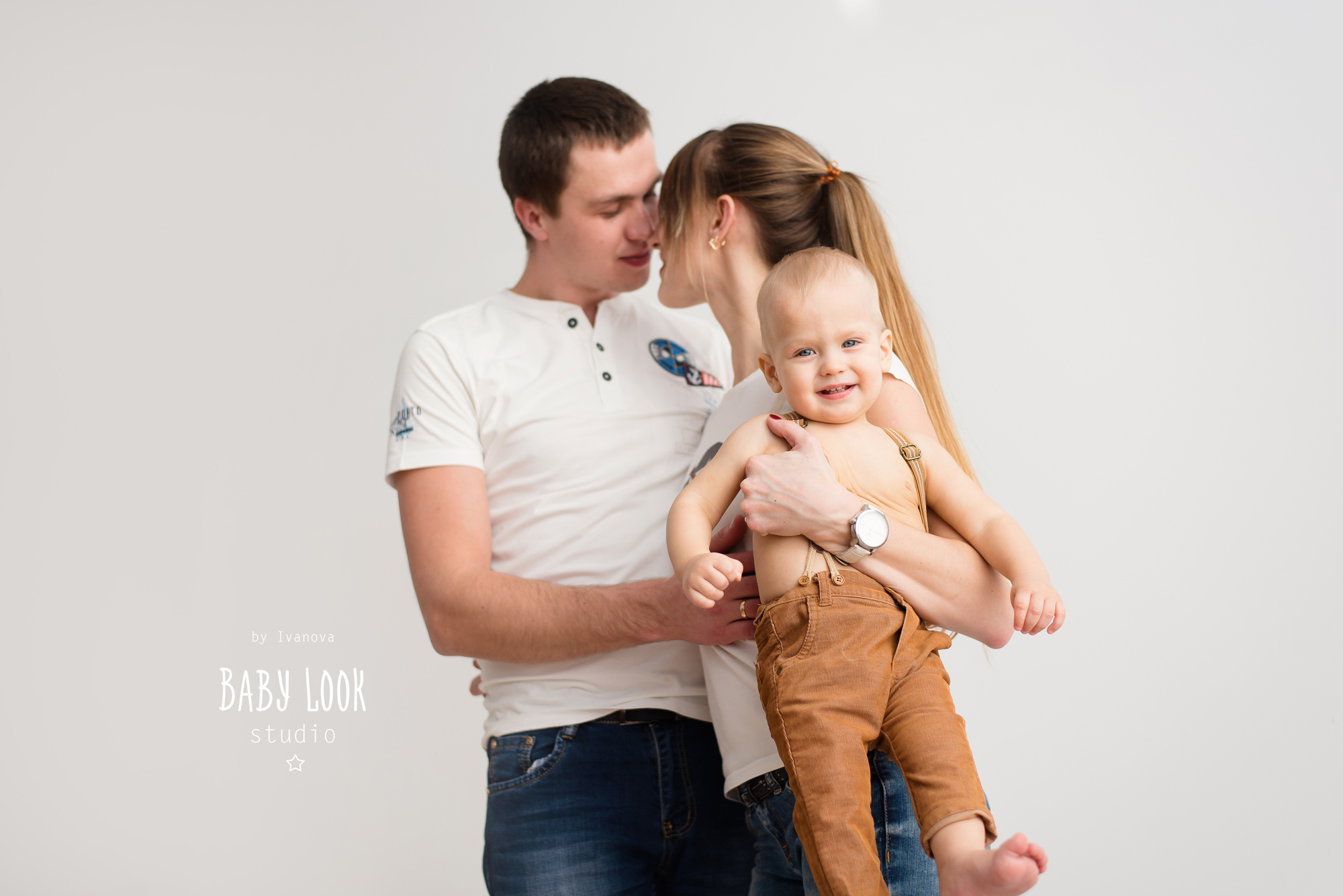 Фотосессия до года в Пскове. Фотограф новорожденных , семейный и  детский фотограф в Пскове Иванова