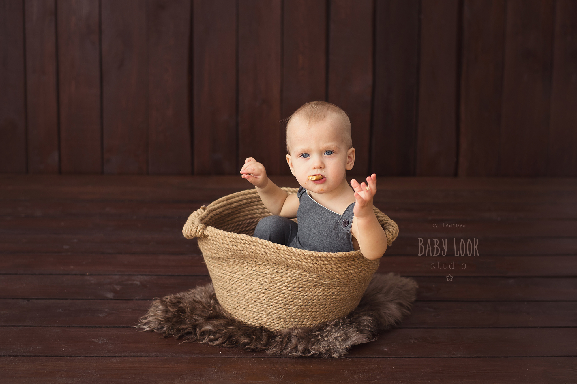 Фотосессия до года в Пскове. Фотограф новорожденных , семейный и  детский фотограф в Пскове Иванова