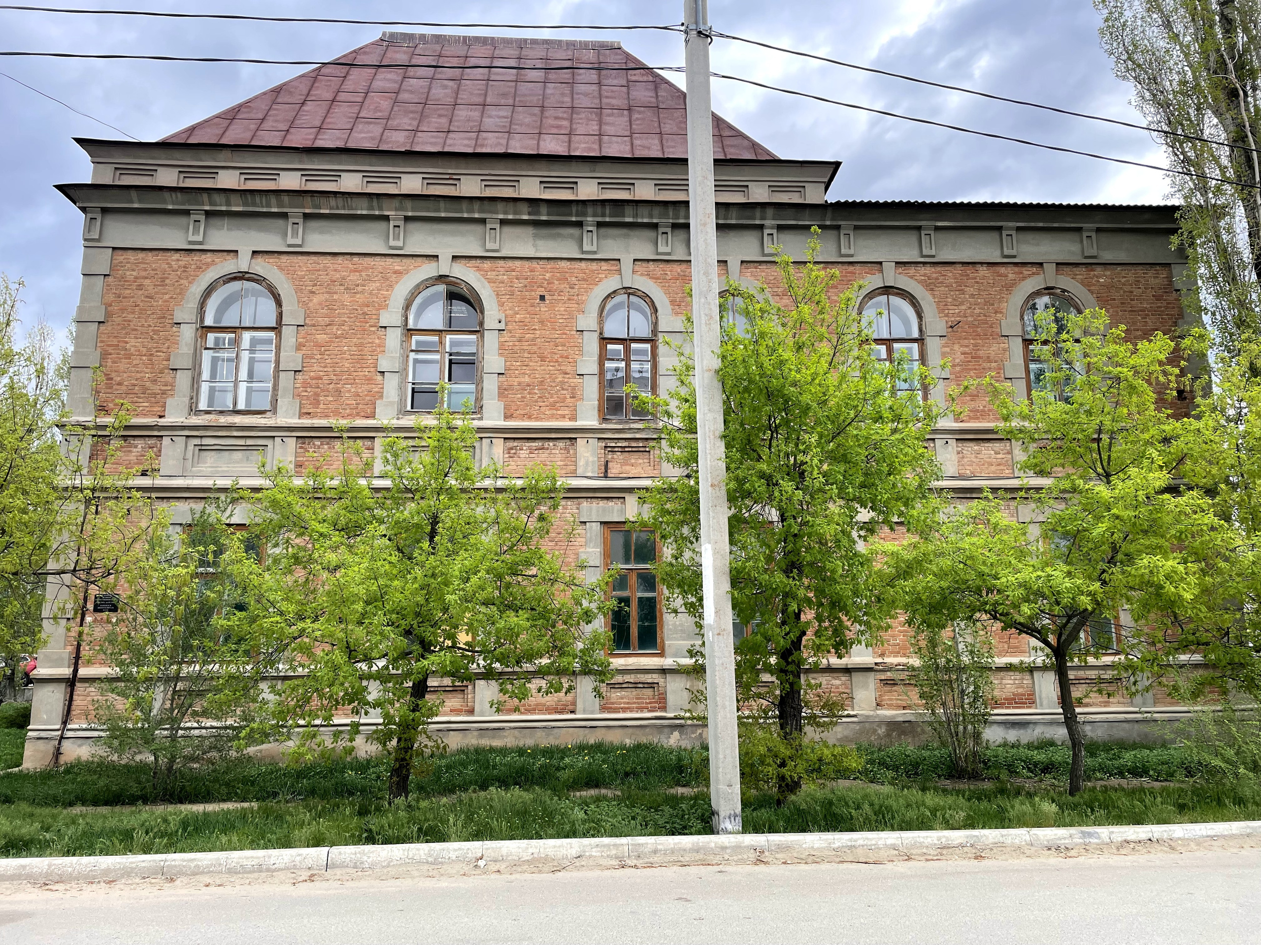 20 060 Здание из красного кирпича. ВИЗУАЛЬНЫЕ И ЗВУКОВЫЕ РЕШЕНИЯ ДЛЯ БИЗНЕСА И СЪЁМОК ТЕЛЕТЕЛА