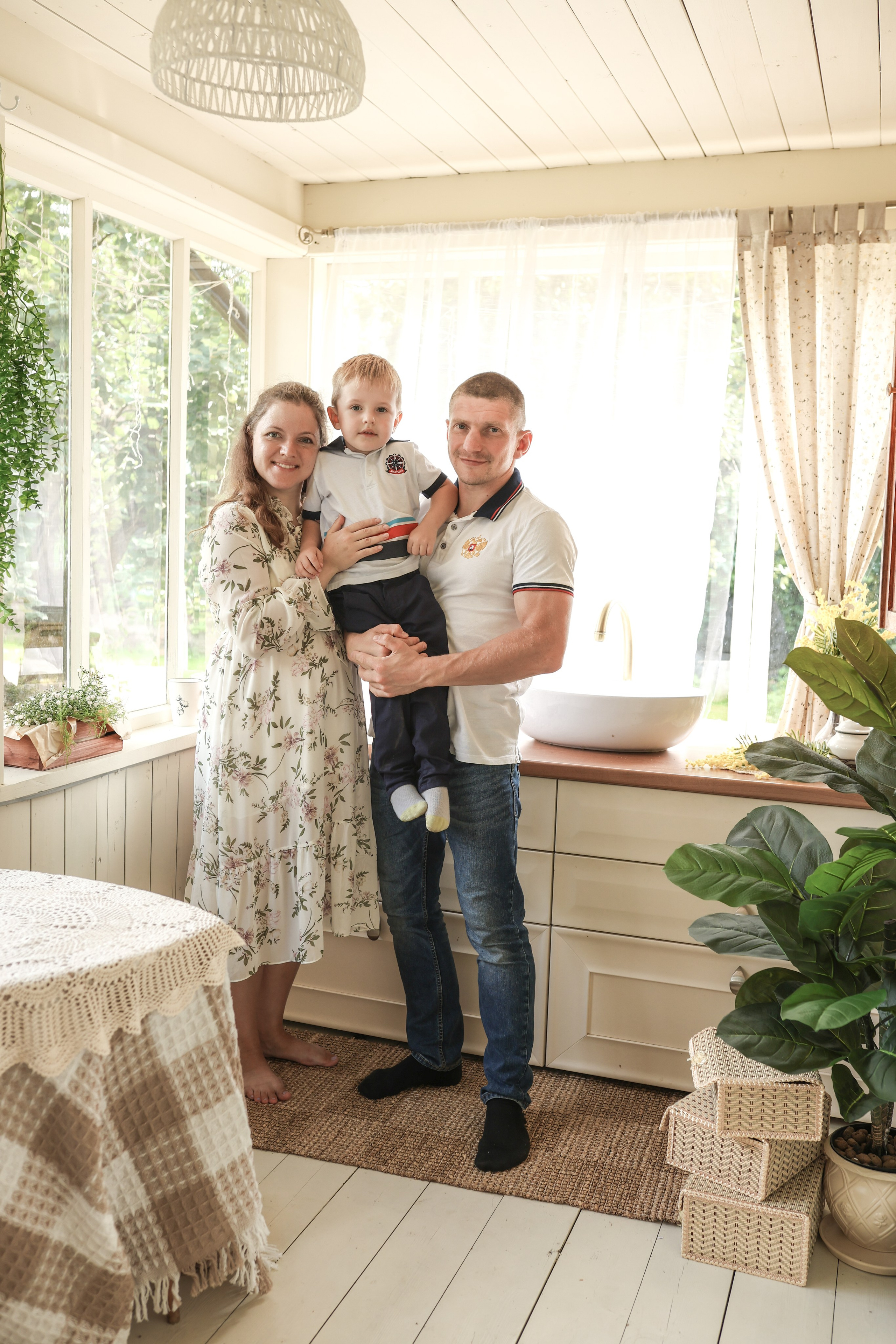 Фотосессия беременности в загородной студии Купавна. Фотограф в Железнодорожном и Балашихе