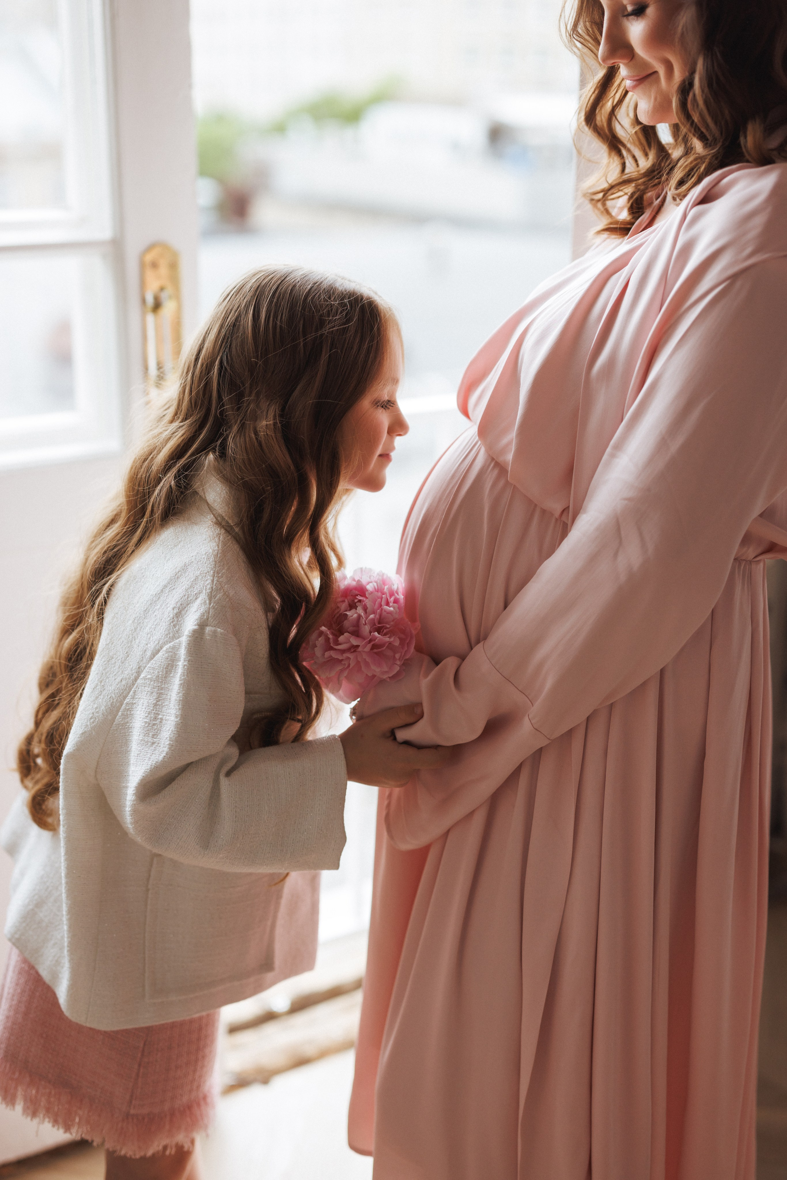 Семейная фотосессия для мамы и дочки в фотостудии «Париж», город Краснодар. Семейный и детский фотограф в Краснодаре Анна Трашкова