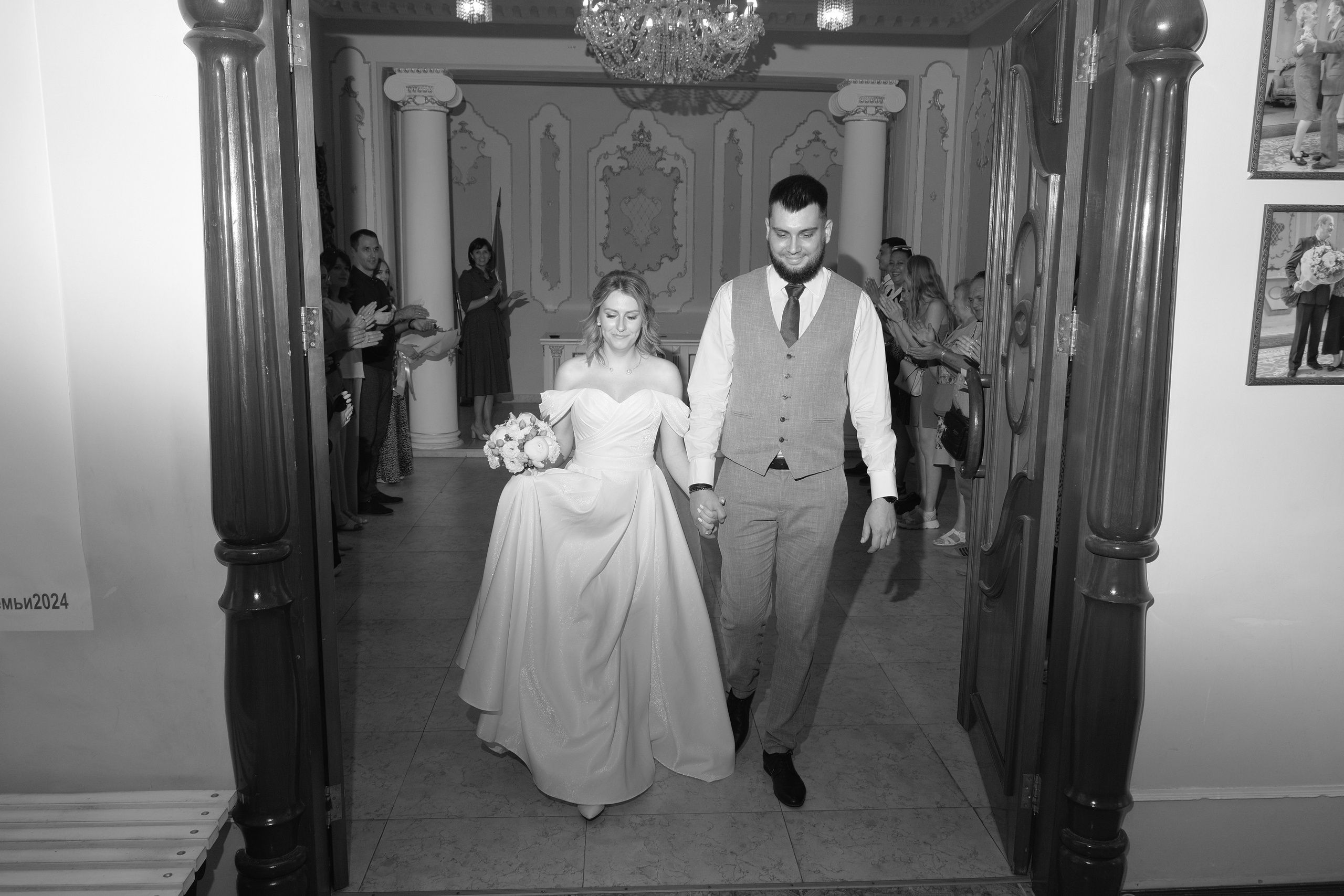 Свадебная фотосессия в Старая ялтинская дорога, фотолент. Профессиональная фотосъемка в Крыму. Натуральные эмоции и живые кадры. Забронируйте дату прямо сейчас!