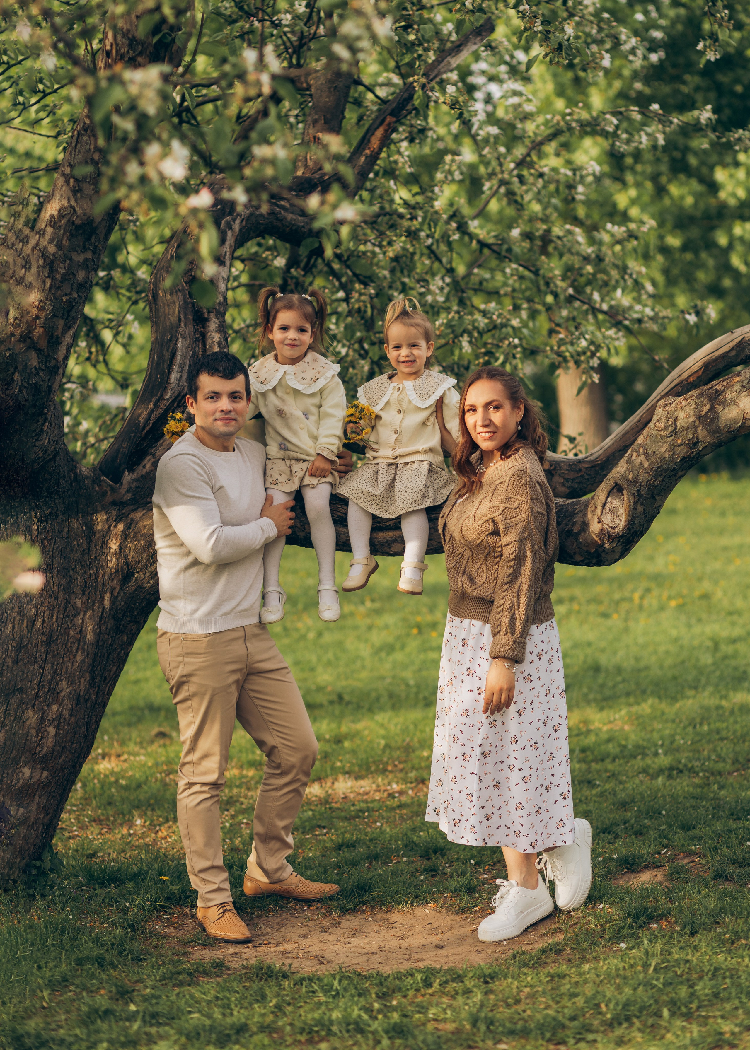 Надежда, Руслан, Ксюша и Настя. Семейный фотограф В Москве Александра Дейкун