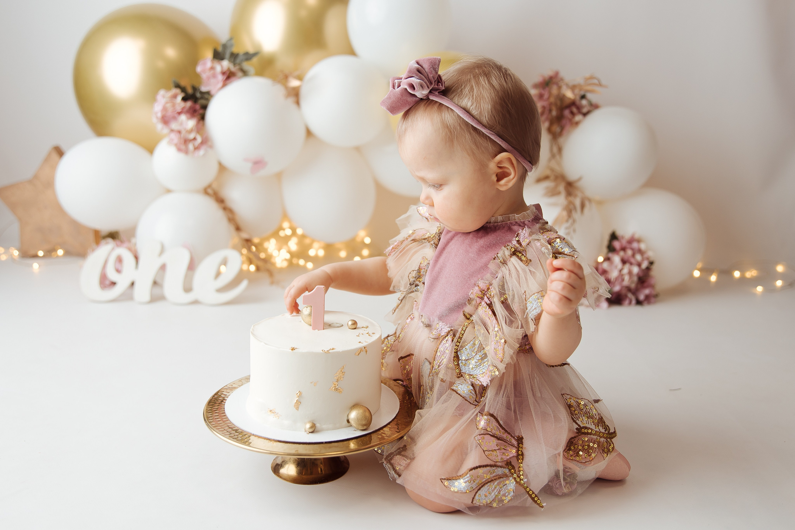 Праздничное оформление. Фотограф беременности, новорожденных Москва. годики под ключ