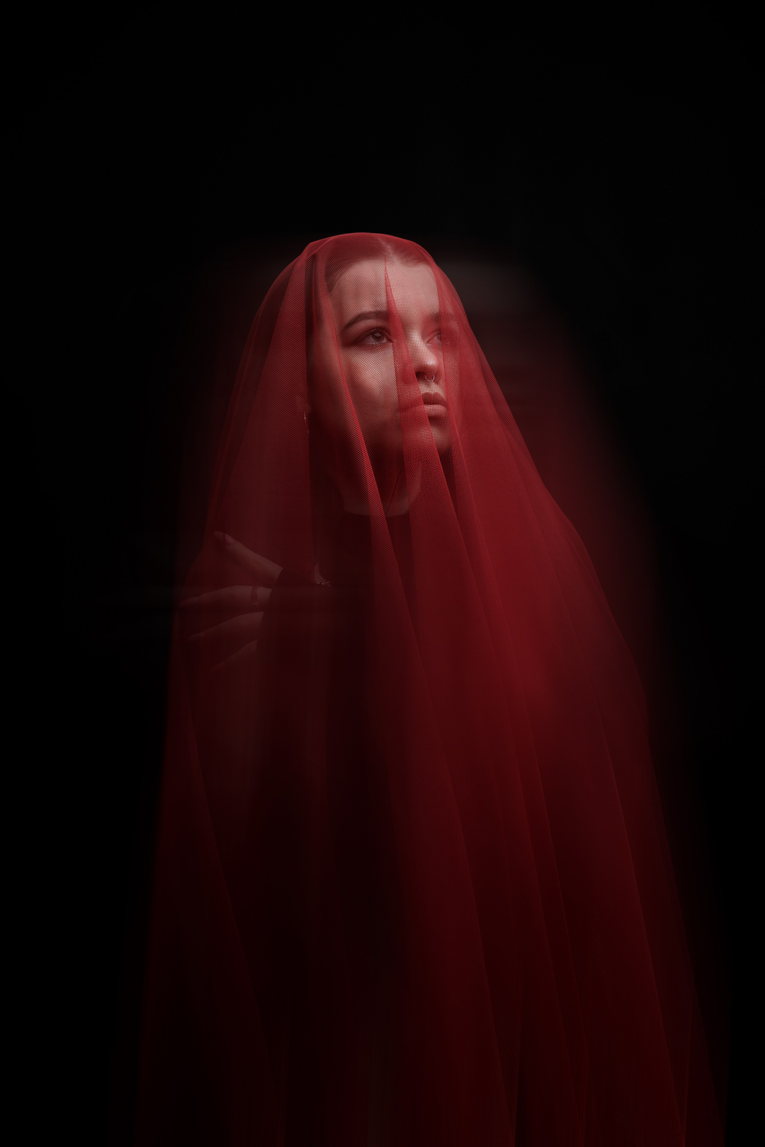 Фотосессия с красной тканью для Алены