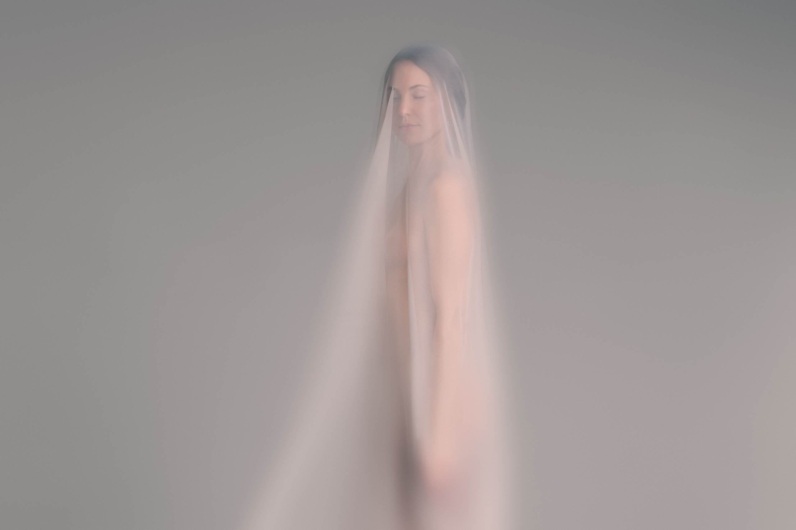 Фотосессия в студии с белой тканью для Ольги