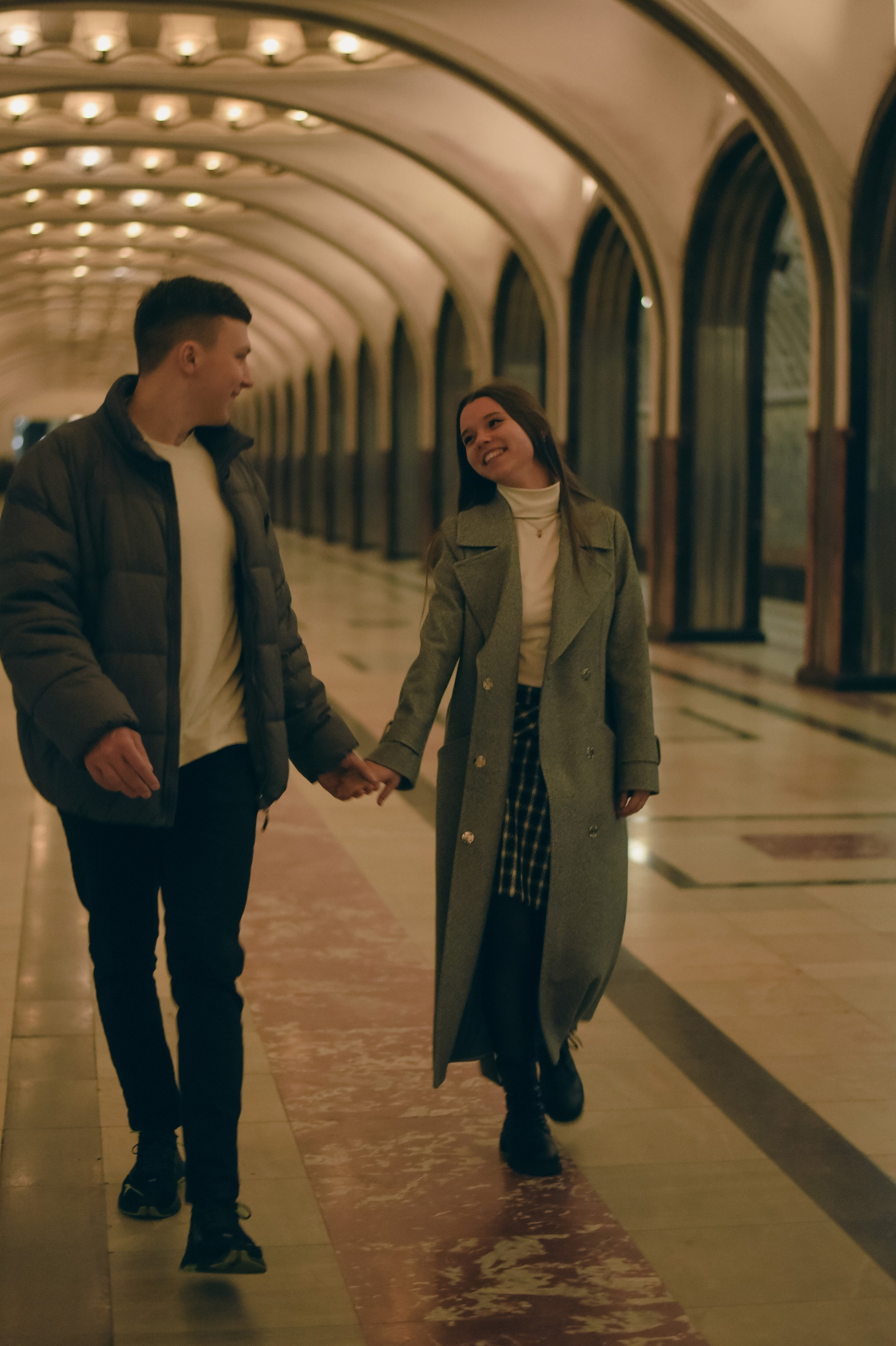 Пустое метро. Фотограф Лола Волна, город Москва