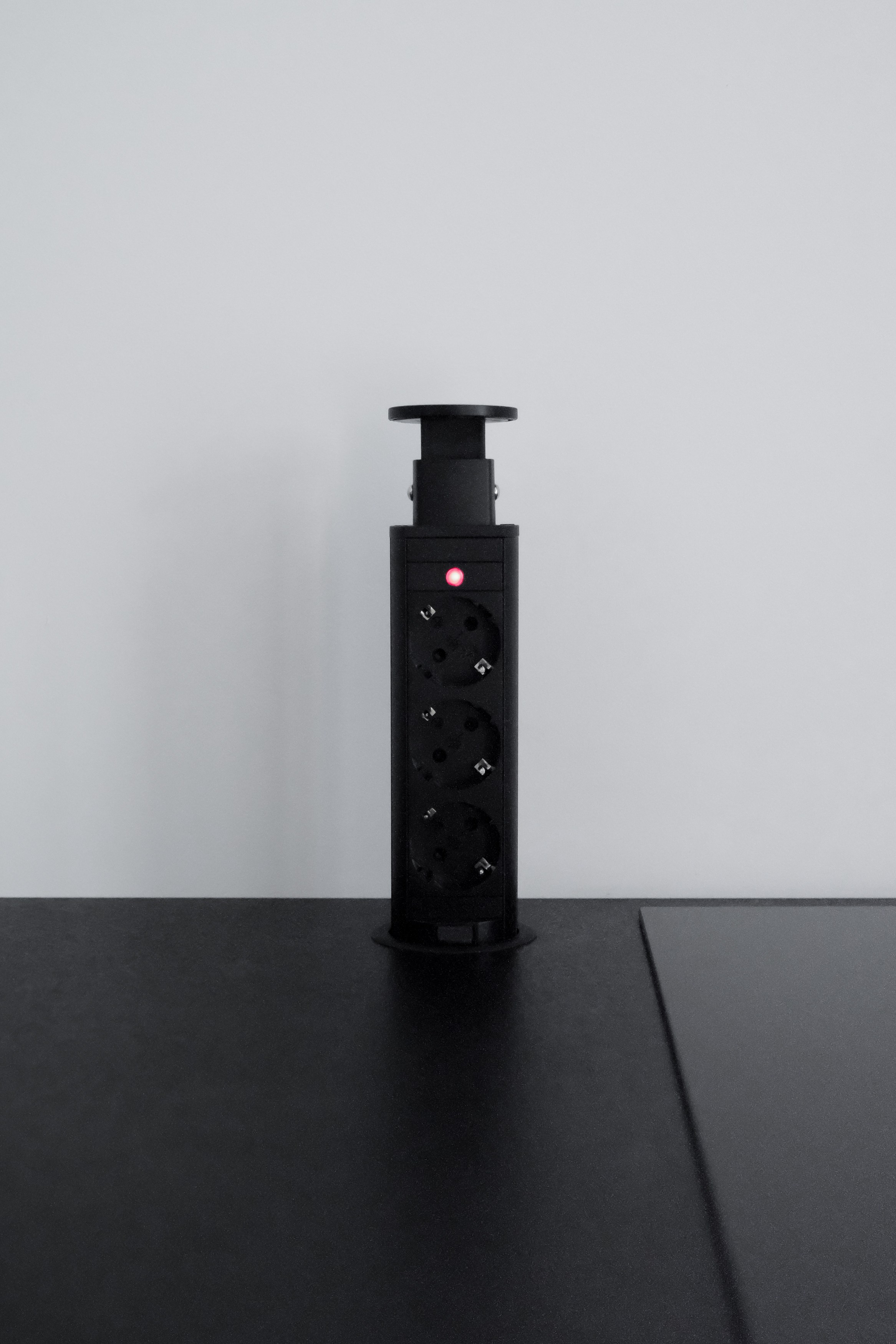 Мебель на заказ в Томске ЖК Михайловский Парк | Минималистичная кухня. ГУДРУМ — Мебель на заказ в Томске | Кухни | Шкафы | Стулья и Столы