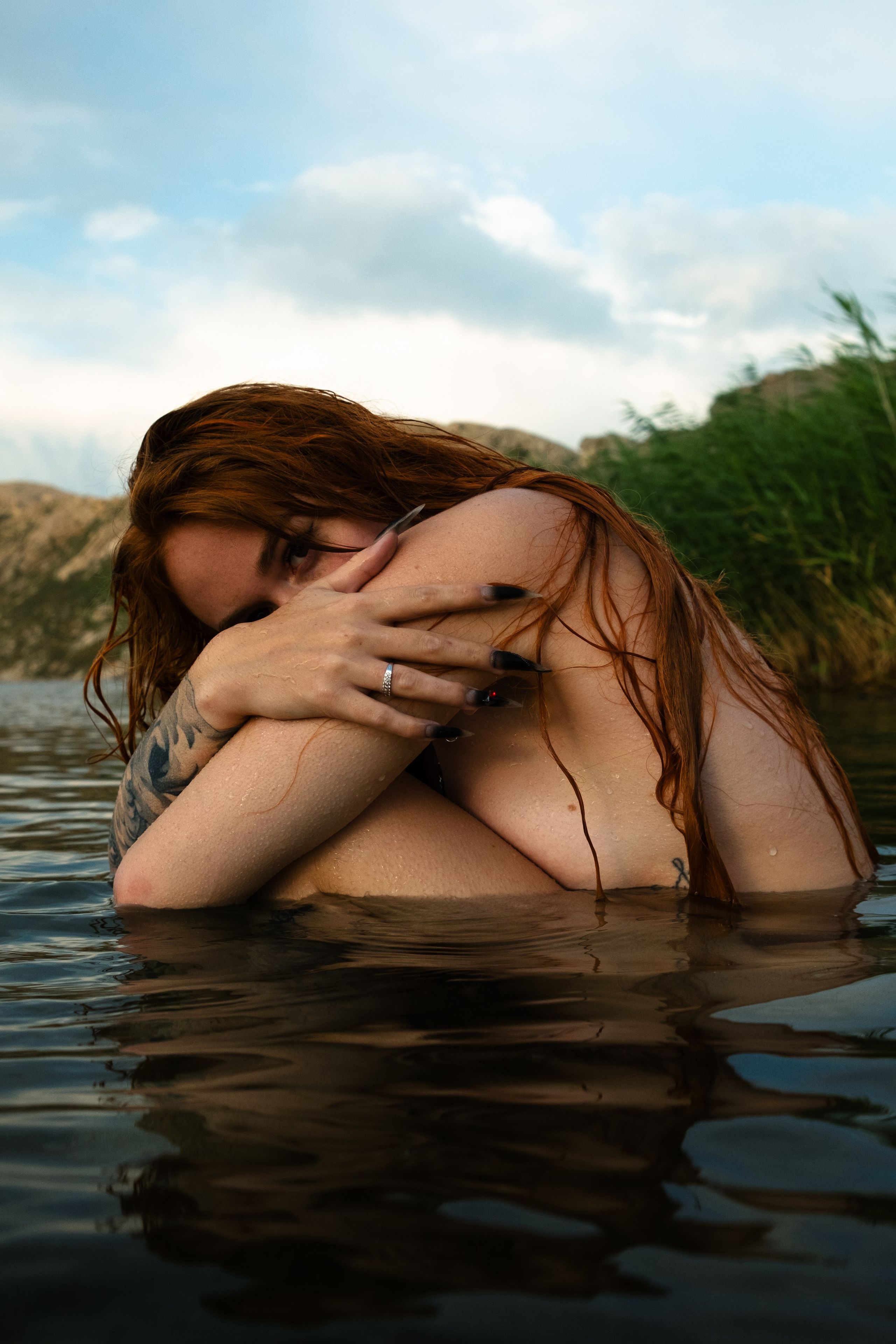 Вика наслаждается водой. Фотограф Коробова Екатерина