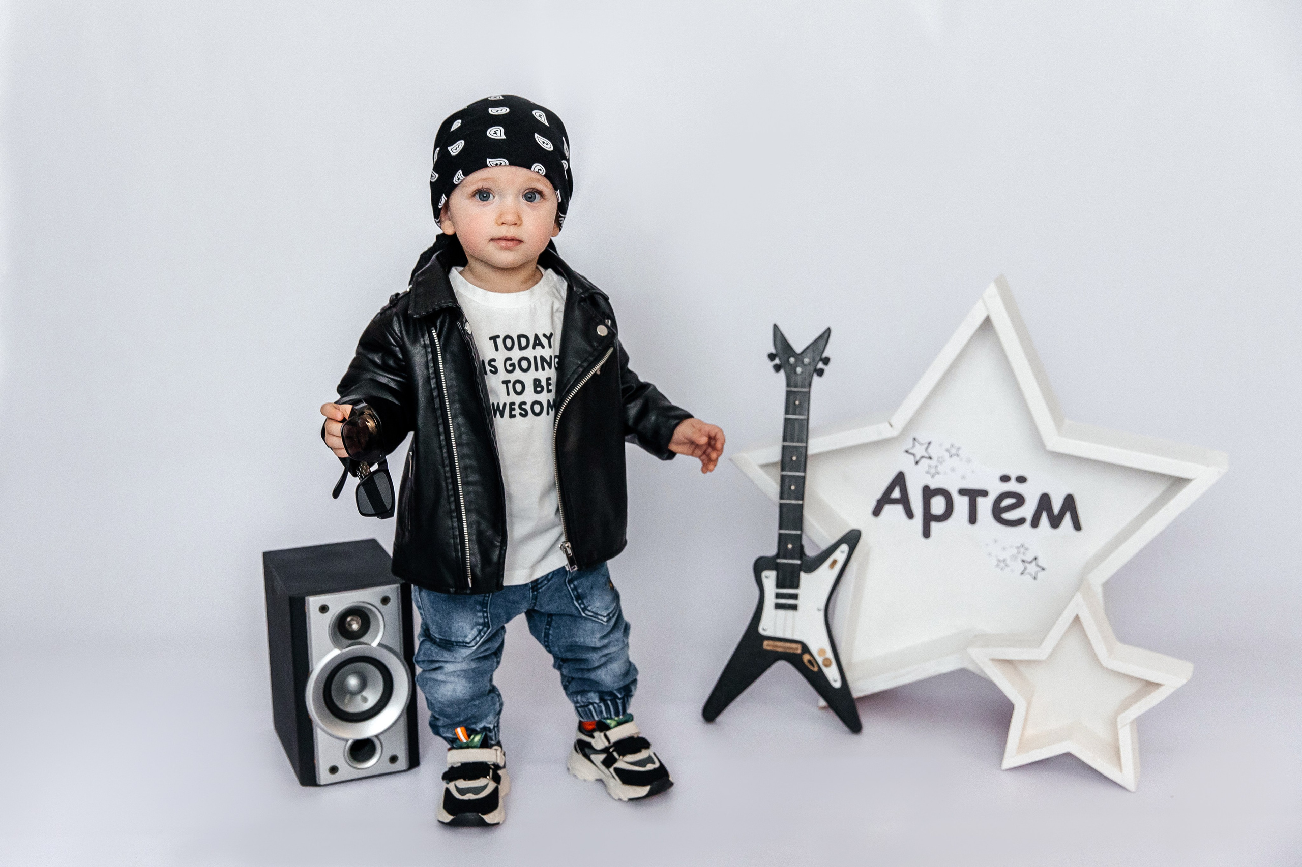 На белом фоне / минимализм. Детский фотограф, выпускные альбомы в Нижнем Новгороде Бодягина Мария