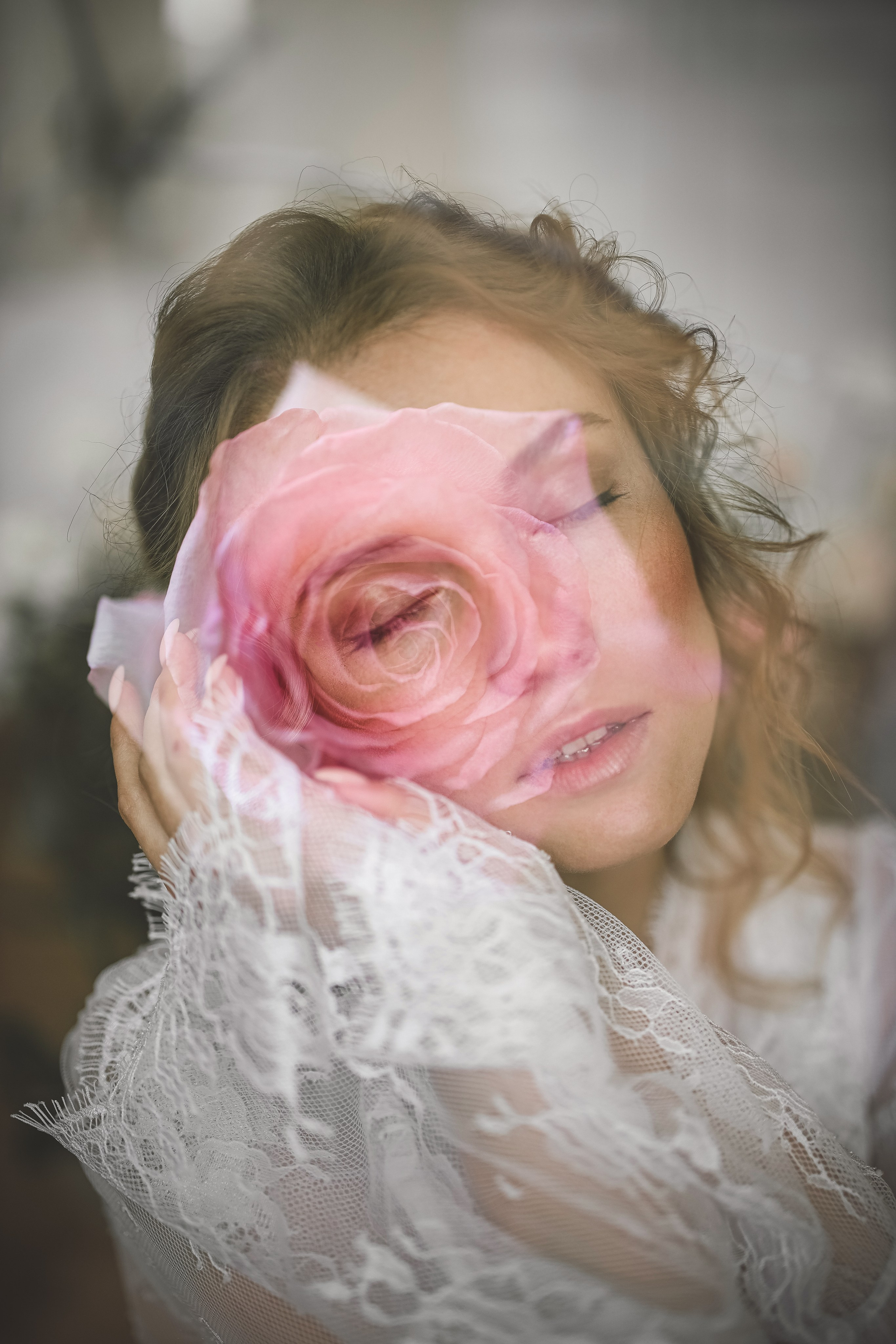 Фотосессия с живыми цветами для Дарьи. Свадебный и семейный фотограф в Абхазии Жанна Соснина