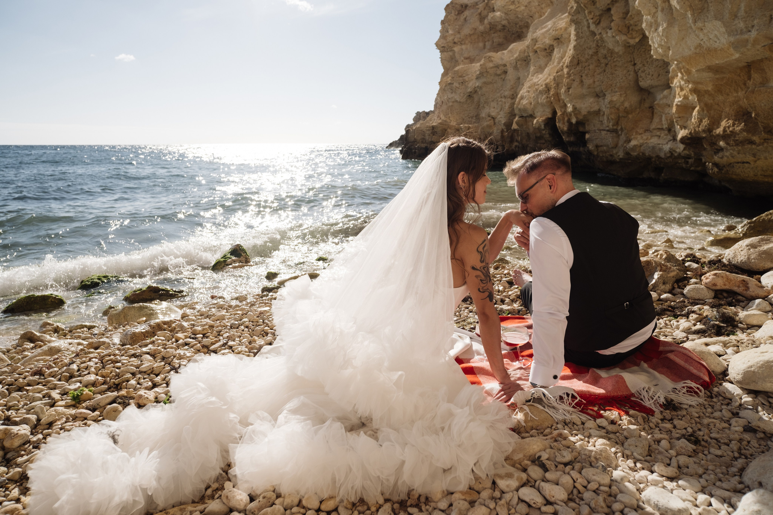 Дарья и Виктор в Балаклаве и на Фиоленте. Профессиональная фотосъемка в Крыму. Натуральные эмоции и живые кадры. Забронируйте дату прямо сейчас!