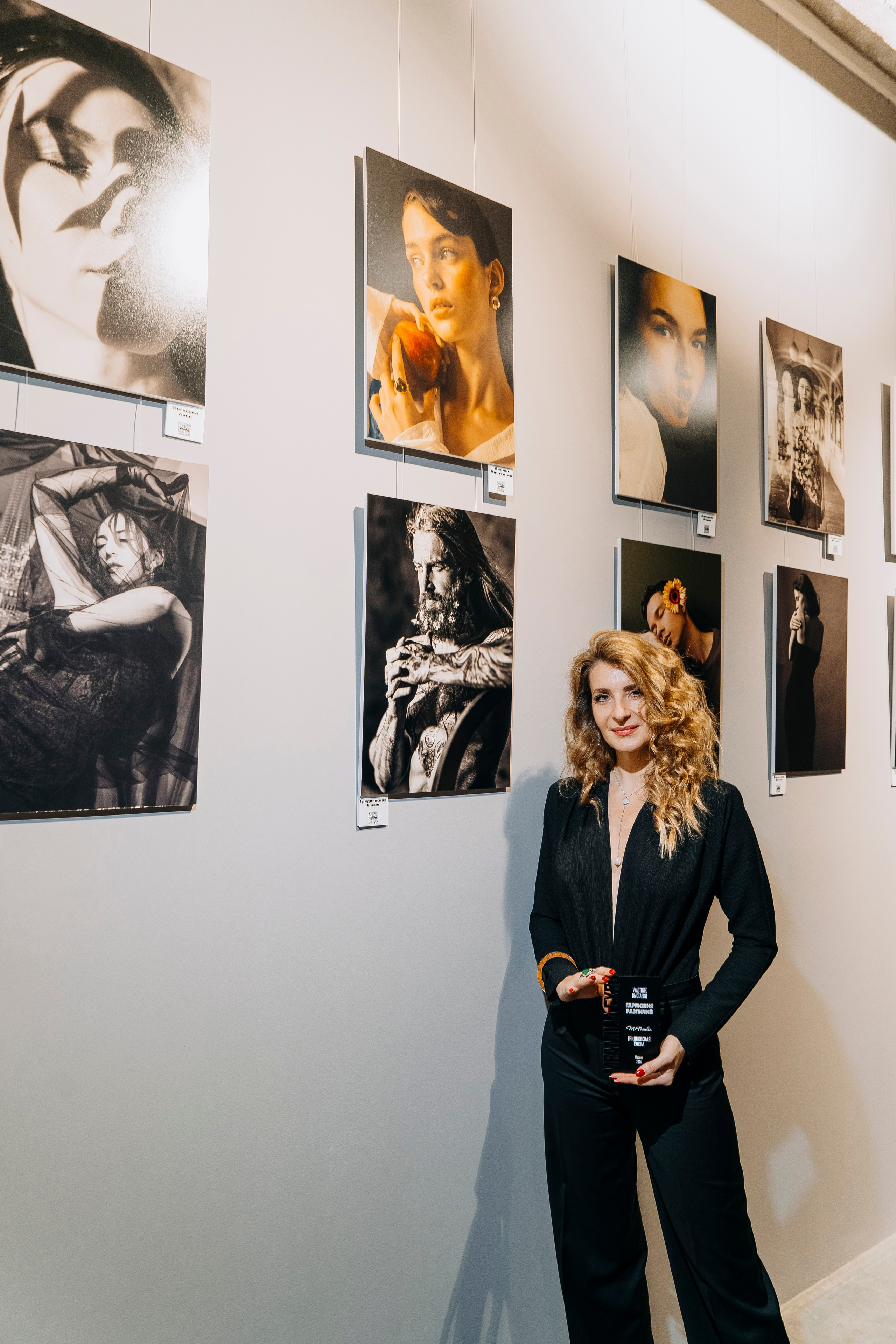 Вернисаж фотовыставки MFamilia «Гармония различий». Организация фотовыставок в Петербурге и Москве, MFamilia (МФамилия)