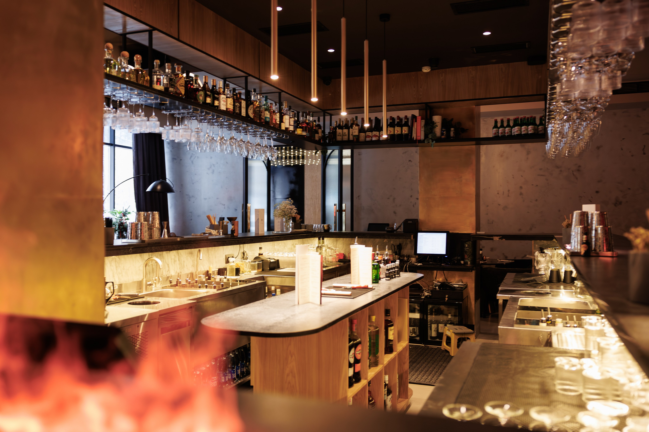 Фотограф для интерьерной съемки ресторана. Контент для бизнеса в Екатеринбурге Полдень Медиа