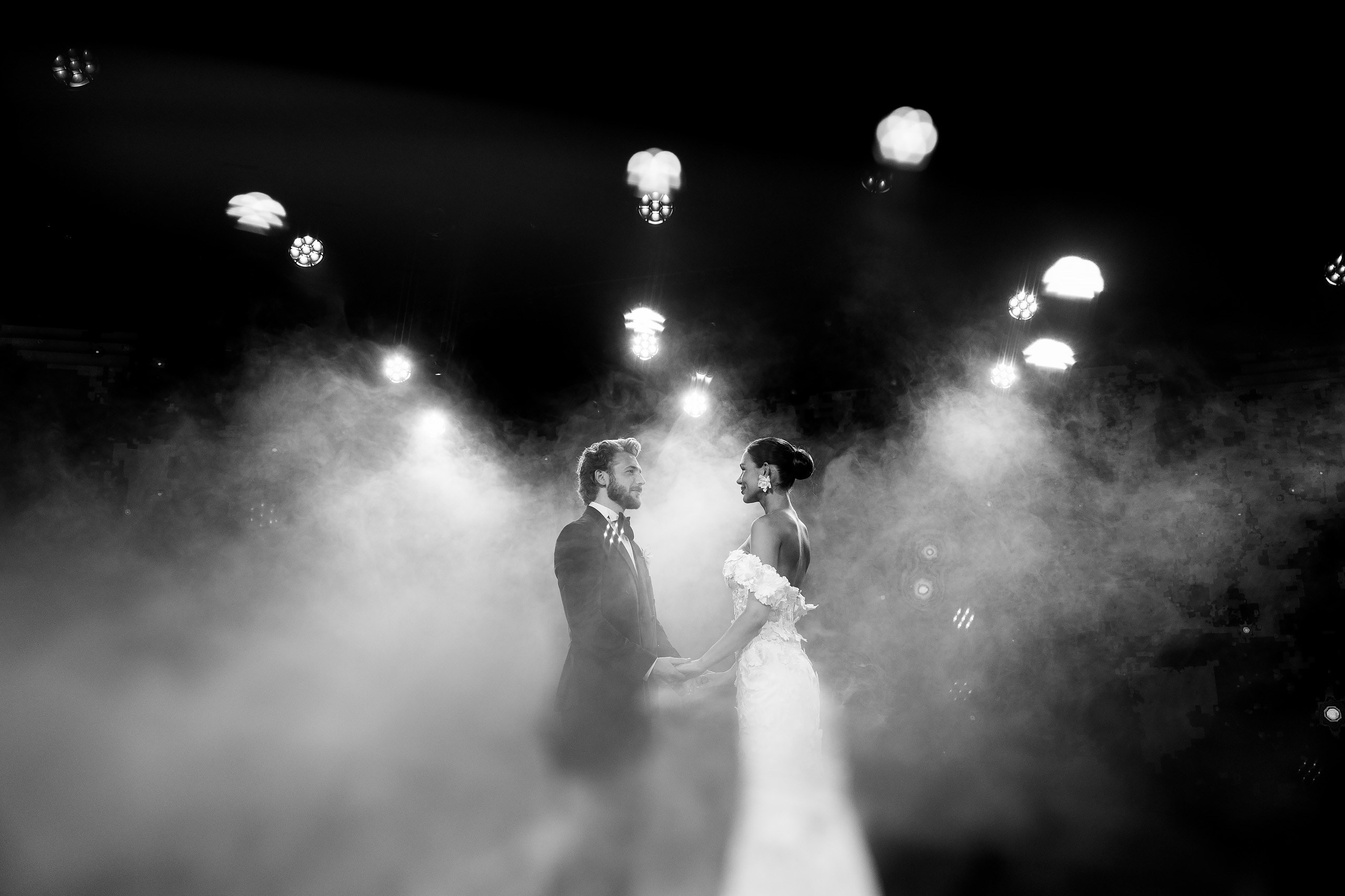 Эмоциональная свадебная фотосъемка в концертном зале Veneziano. Саша Потапкин Фотограф. Сочи, Екатеринбург, Москва