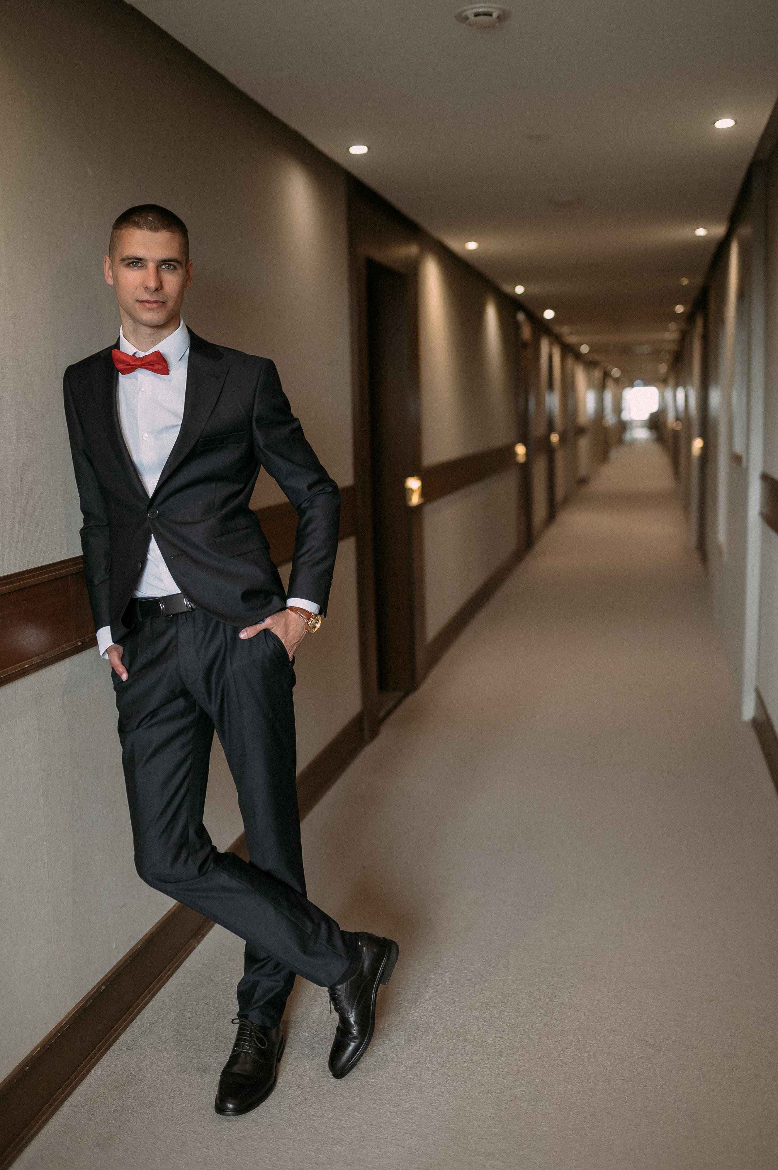 Свадебное утро и прогулка красивой яркой пары. Свадебный и семейный фотограф в Симферополе Дарья Маркова