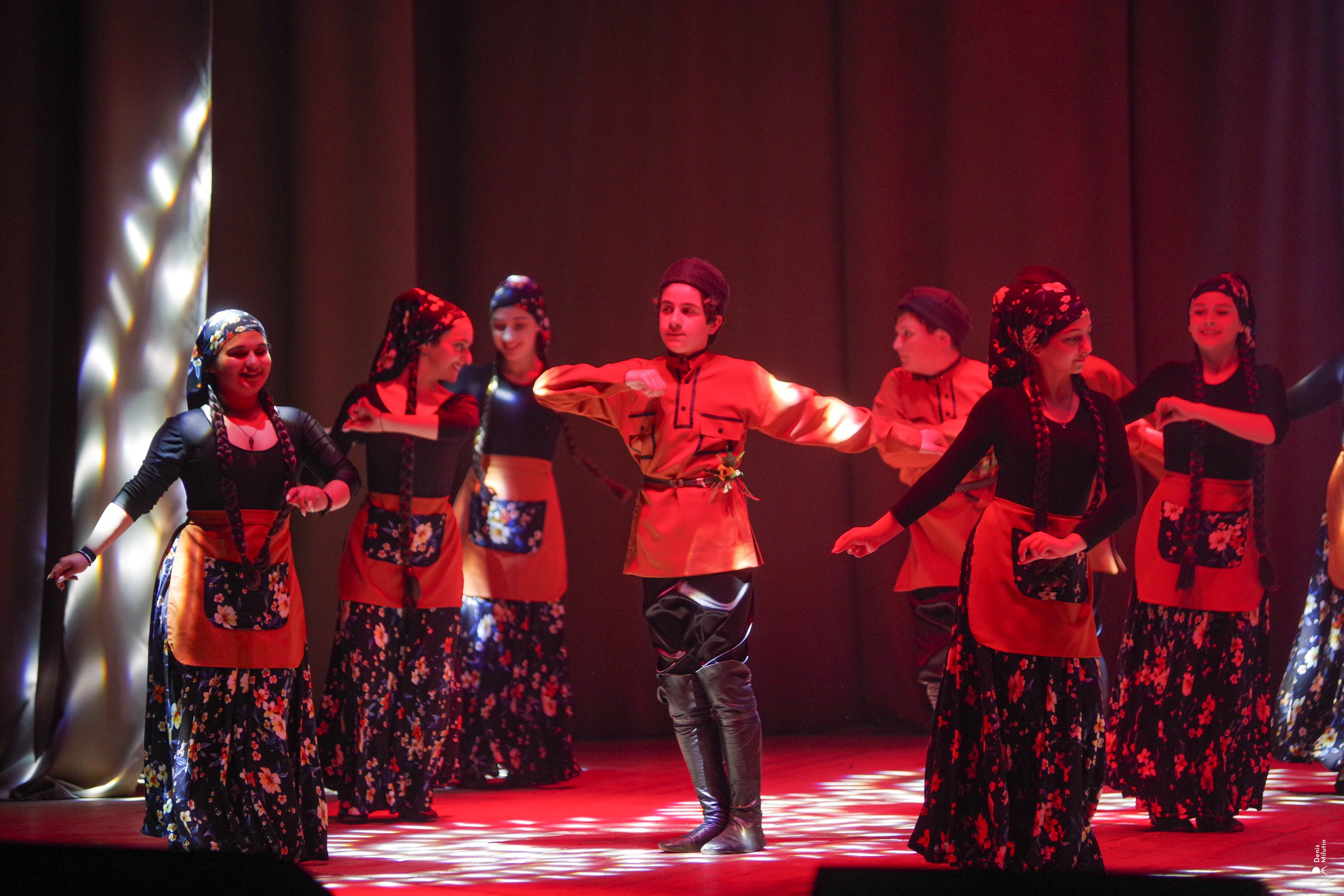 Танцы в Хоби. Портретный фотограф Денис Милютин