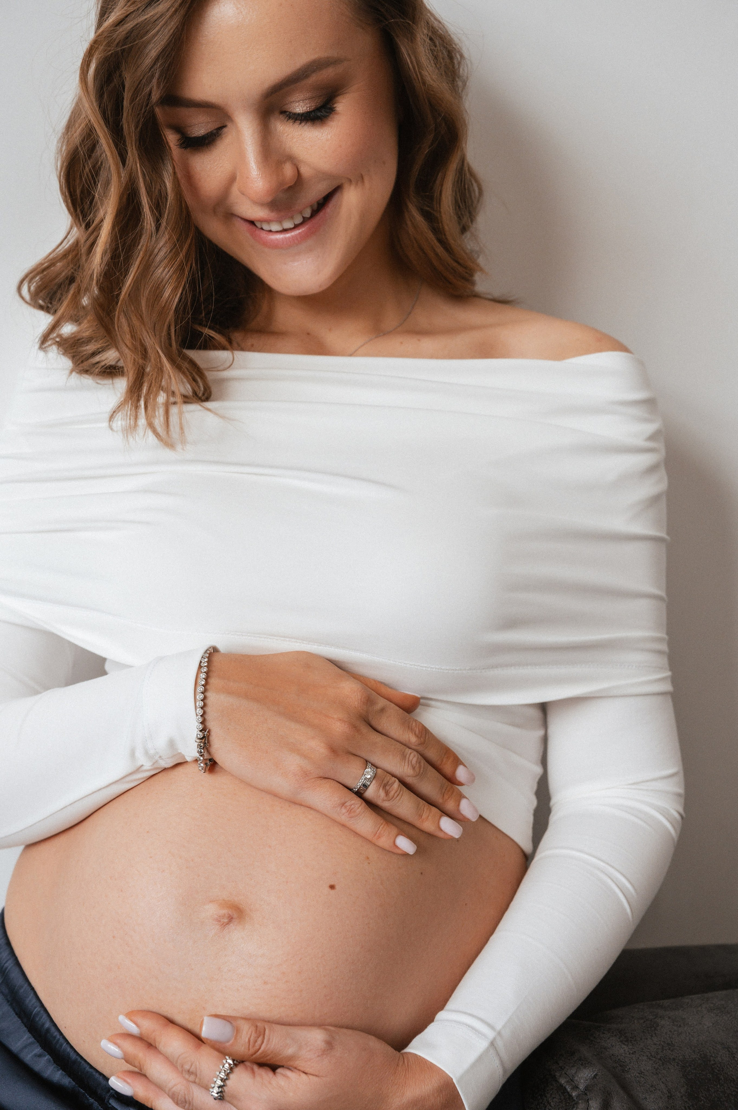 Виктория. Профессиональный фотограф беременности в СПБ. Стильные фотосессии беременности в стиле минимализм и классическая фотография