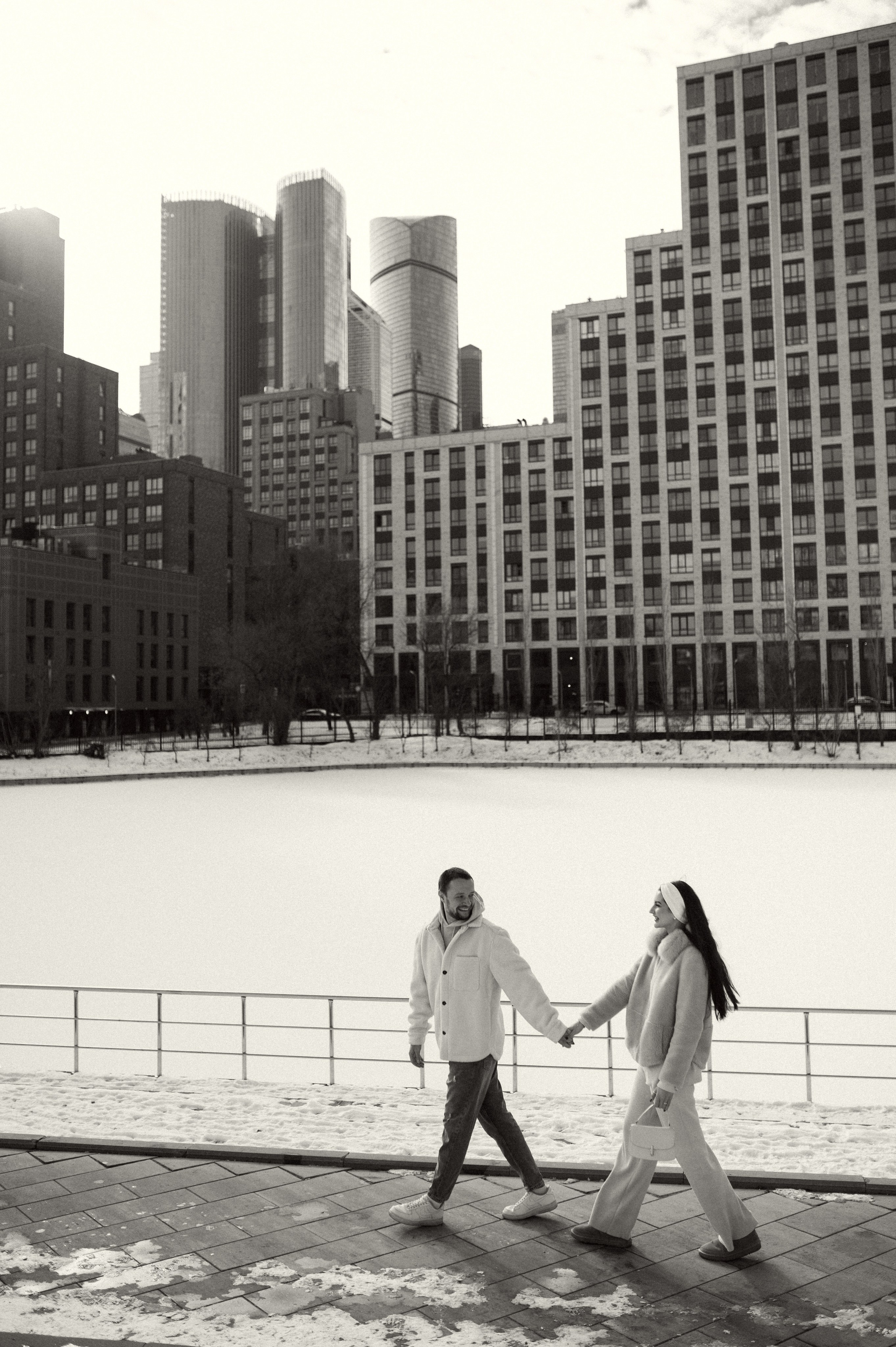 Лавстори стрит фотосессия в зимней Москве. Семейная фотосессия Бутово Москва фотограф Алина Морщагина