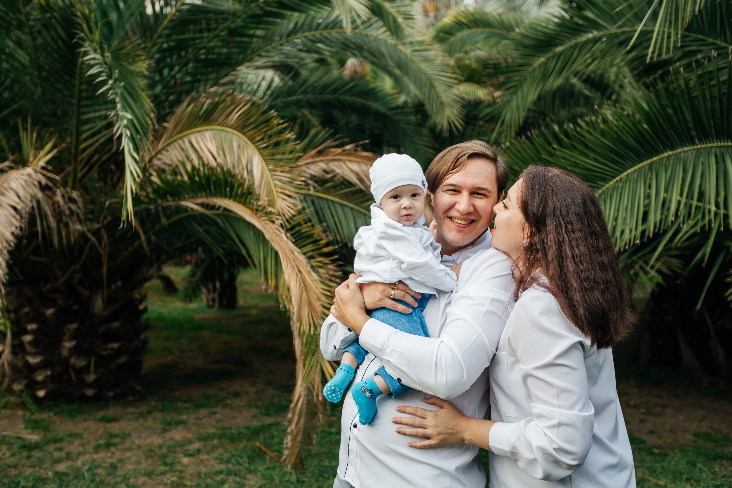 Алексей и Нарине с малышом. Фотограф в Сочи. Свадебная видеосъемка Сочи
