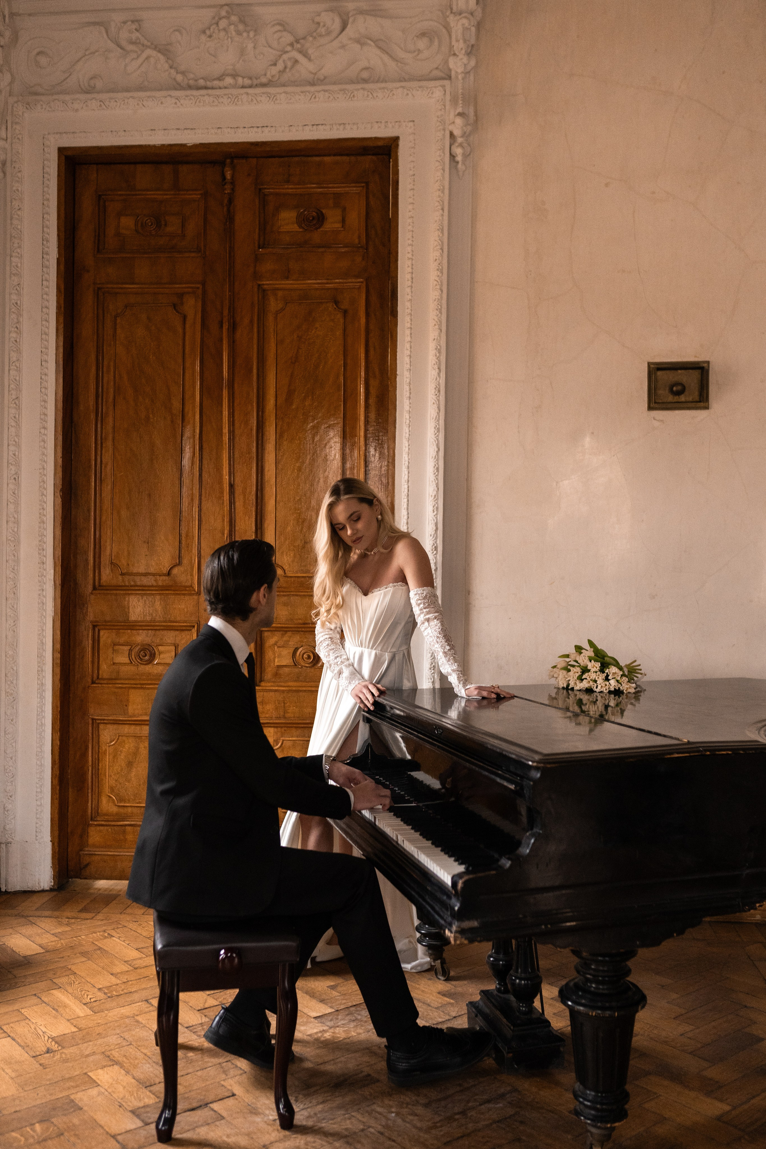 Свадебная фотосессия в Пушкинской библиотеке. Свадебный фотограф в Москве Анна Полушина