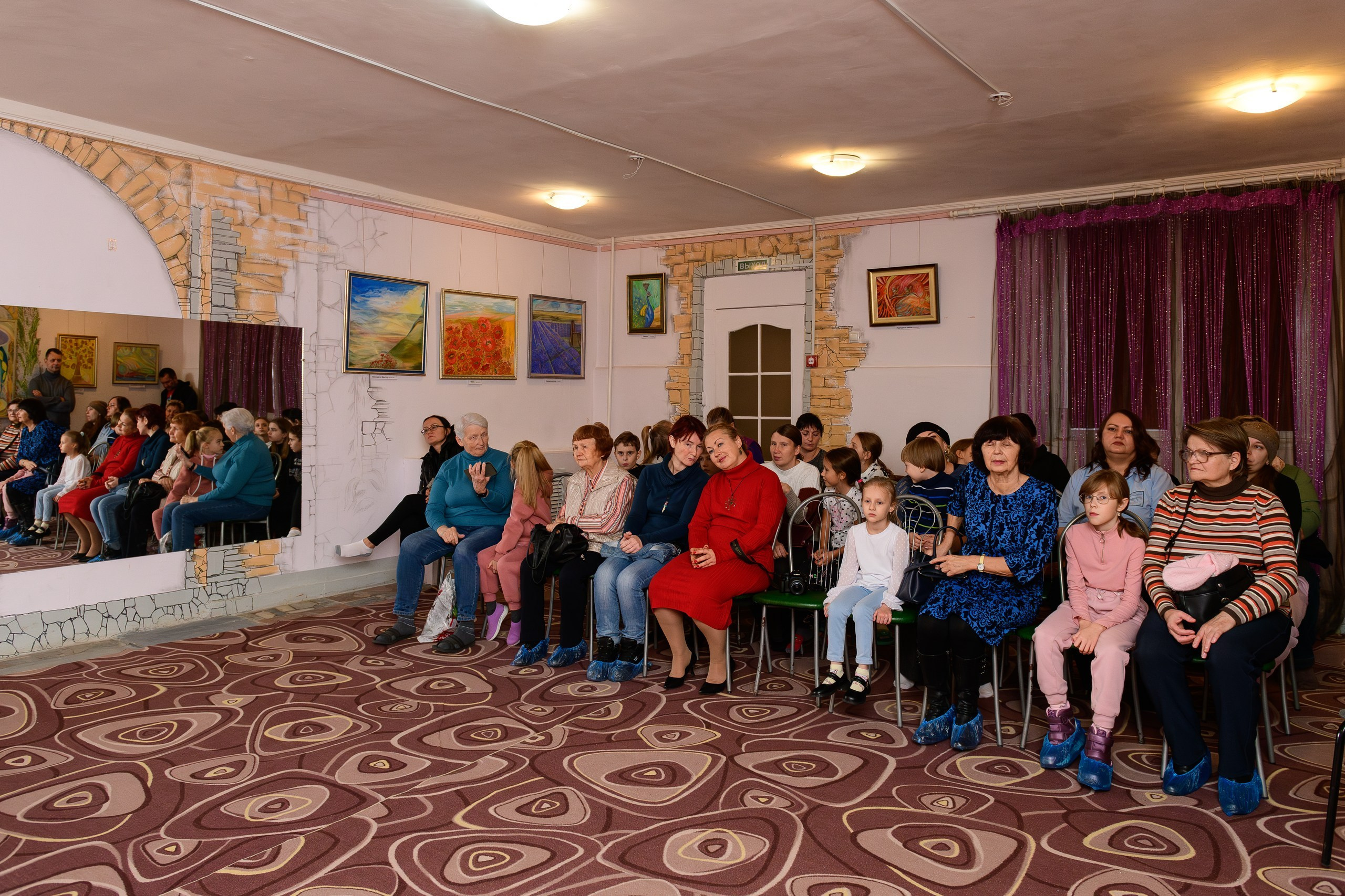 Выставка «Влюбленная в мир». Художница Татьяна Иванова-Гуляева. Фотограф Валерия Голубева (Миронова)