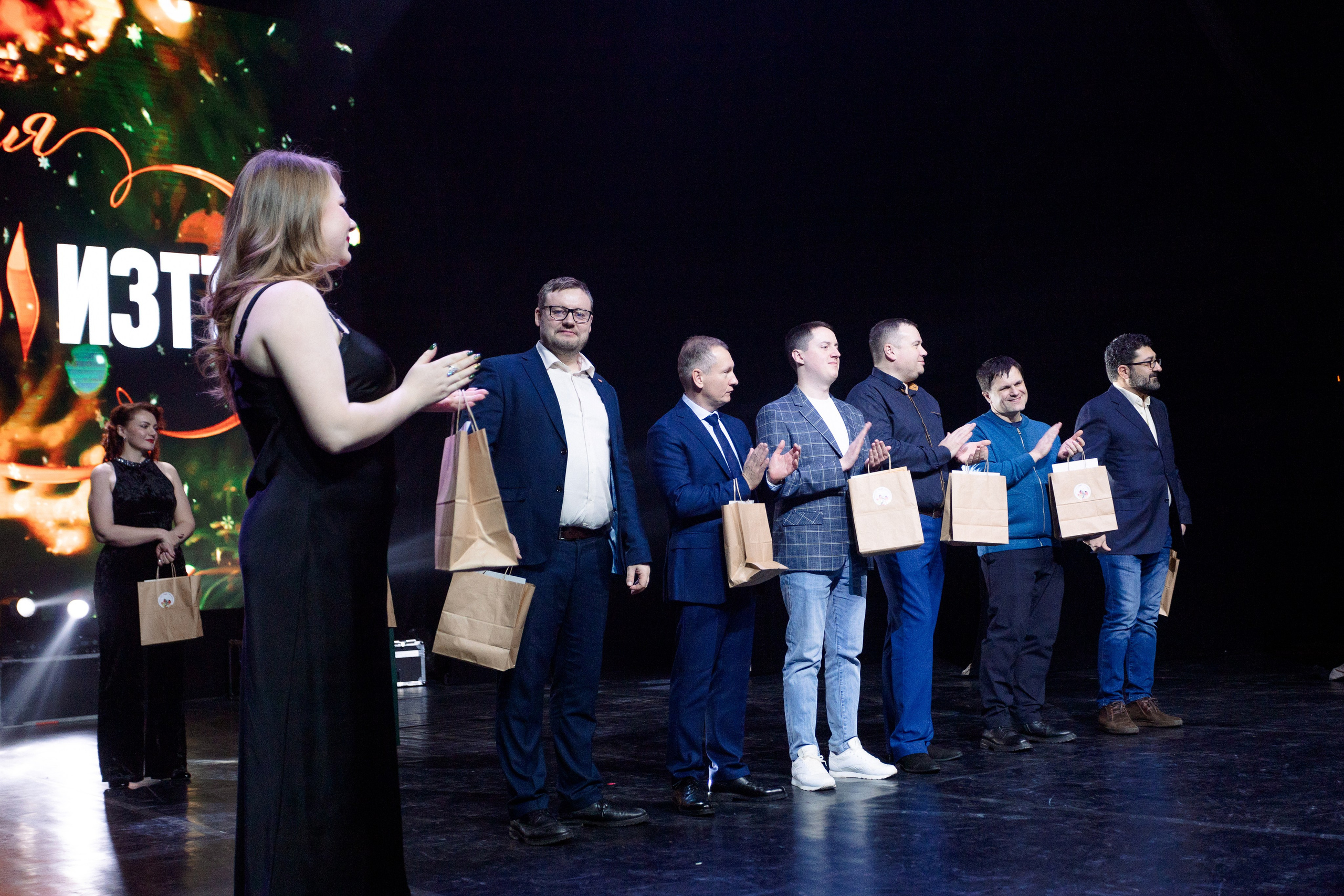 РЕПОРТАЖ: НОВЫЙ ГОД В ДК МЕТАЛЛУРГ. Профессиональный фотограф в Ижевске Леша Петров