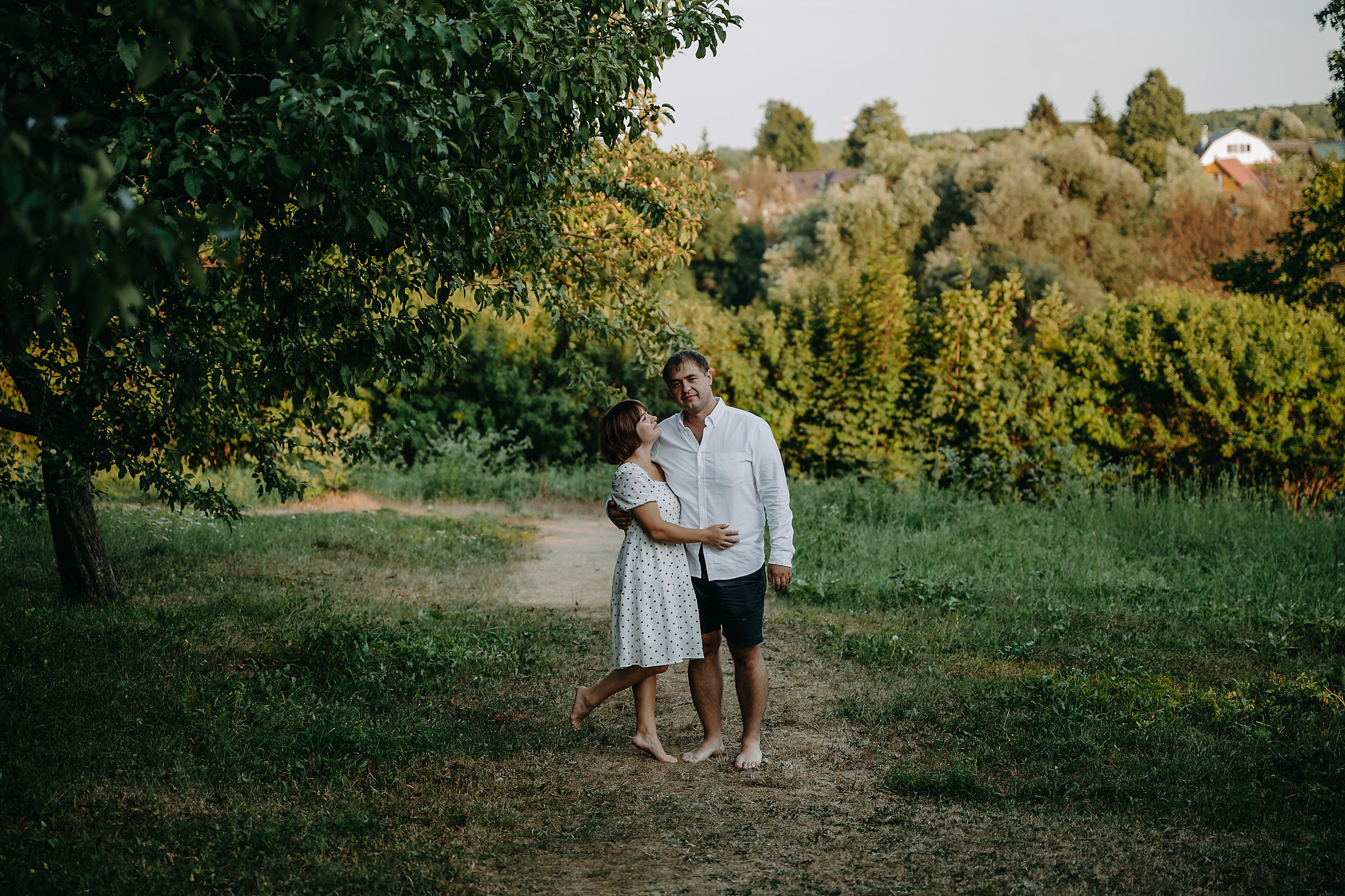 Прогулка в яблоневом саду. Семейный и свадебный фотограф в Туле Москве