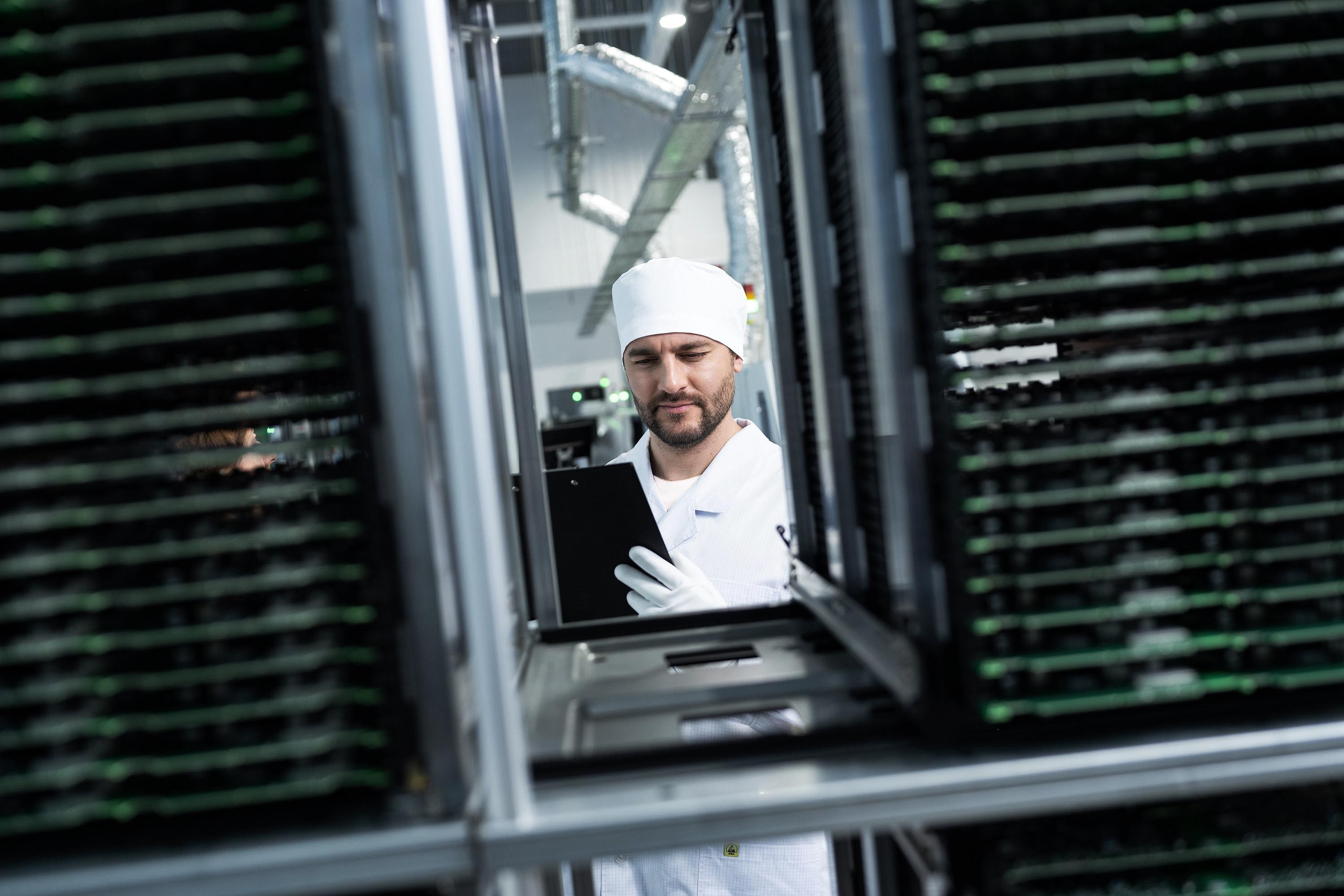 Промышленная фотосъемка для компании Телематика. Производство плат и микросхем.  2023 год. Фотограф Стоян Васев / Industrial photography of Telematika Factory. Industrial Photographer Stoyan Vassev.