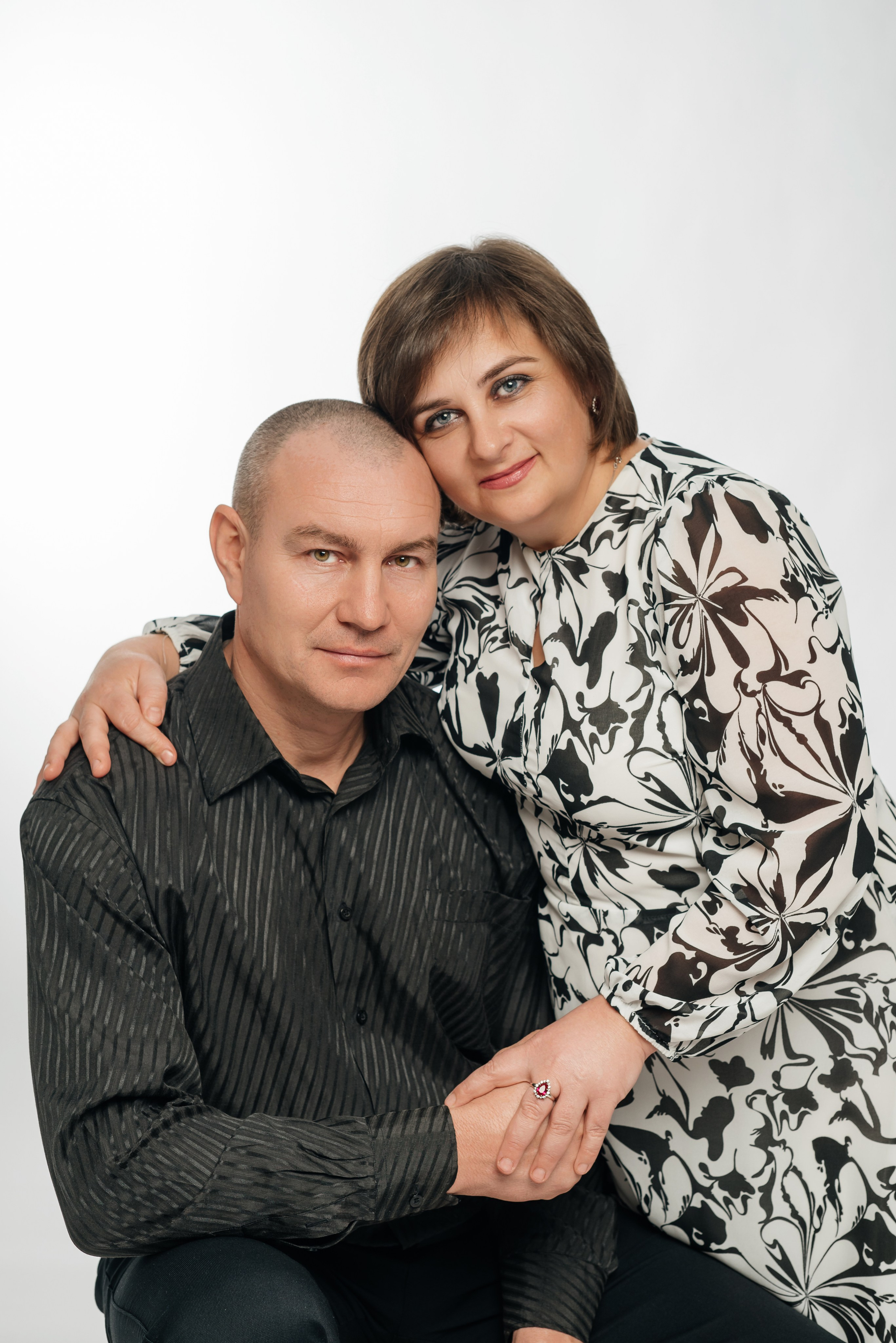 Фотосессия в стиле Vogue в фоновой студии (на однотонном фоне). Свадебный, семейный и школьный фотограф в Бийске Ксения Мамаева