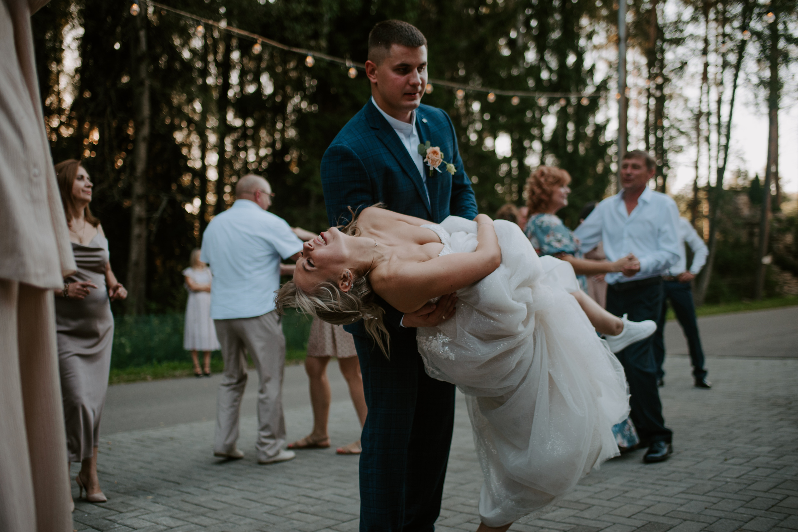 Водили хороводы. Свадебный, репортажный и семейный фотограф в Москве Арина Зак