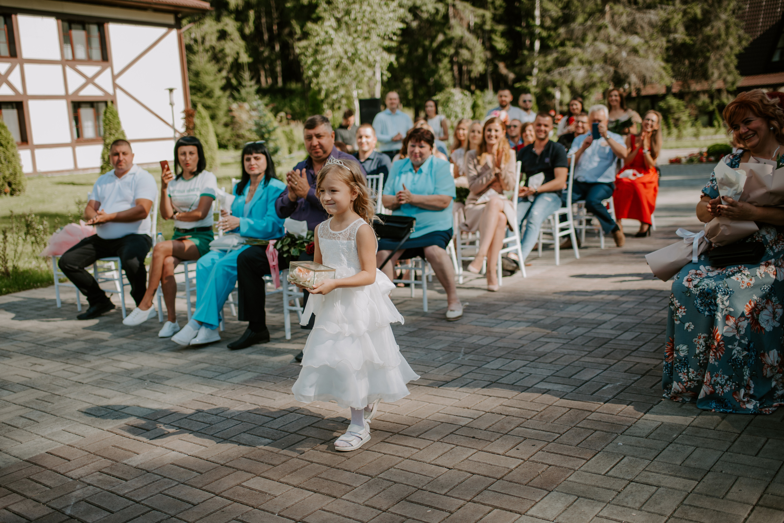 Водили хороводы. Свадебный, репортажный и семейный фотограф в Москве Арина Зак