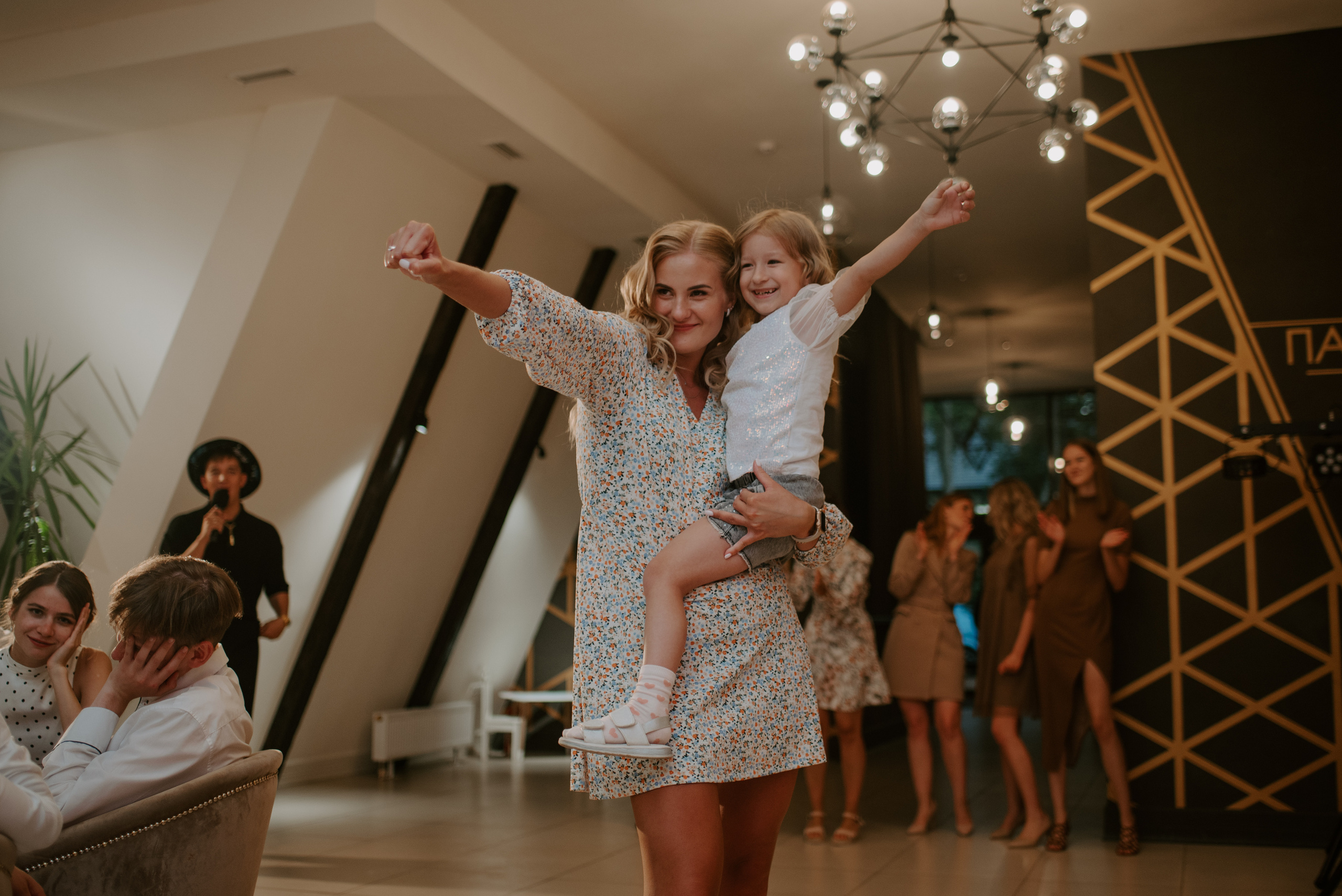 Водили хороводы. Свадебный, репортажный и семейный фотограф в Москве Арина Зак