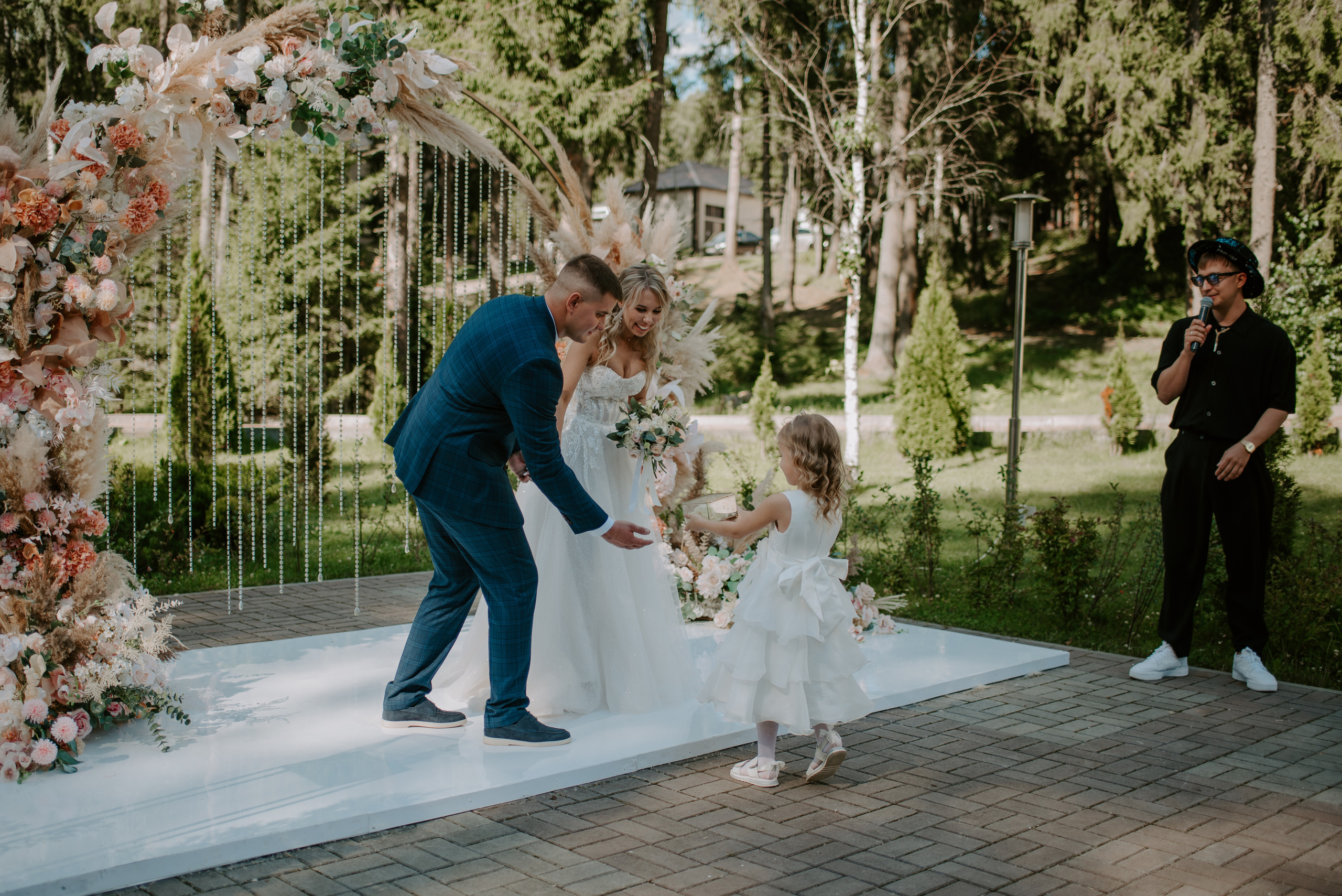 Водили хороводы. Свадебный, репортажный и семейный фотограф в Москве Арина Зак
